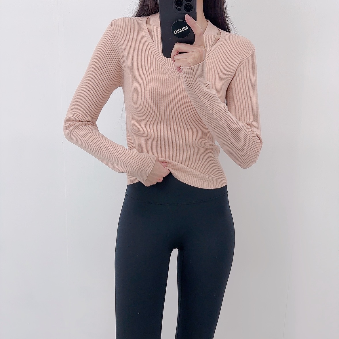 로라벨 데프 니트 브이넥 레이어드 크롭 골지 홀터넥 오프숄더 트임 보트넥 여성 핑크 봄옷 - 상세 이미지 2