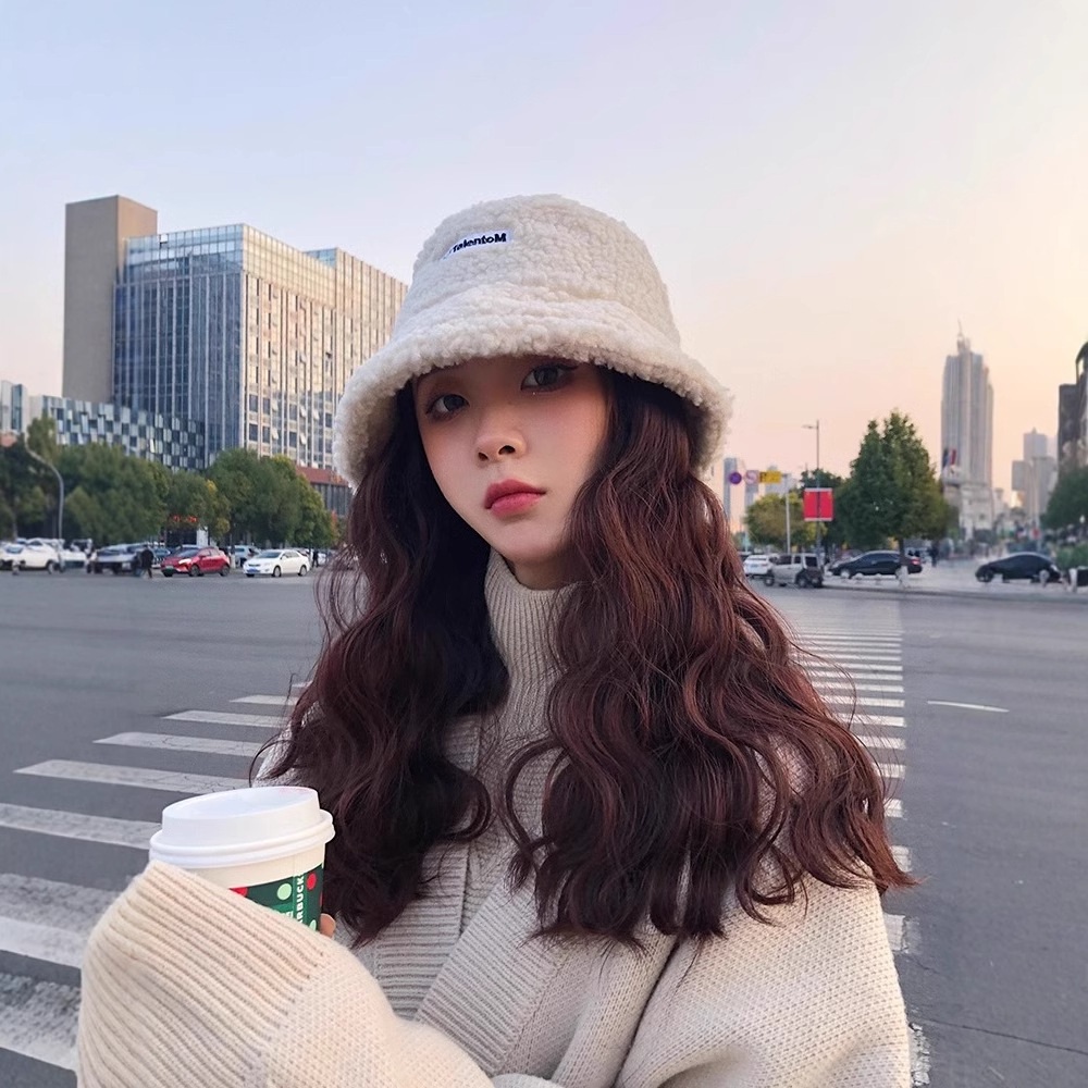 일체형 모자가발 여성용 모자 웨이브 긴머리 벙거지 비니 흑갈색 - 상품 이미지