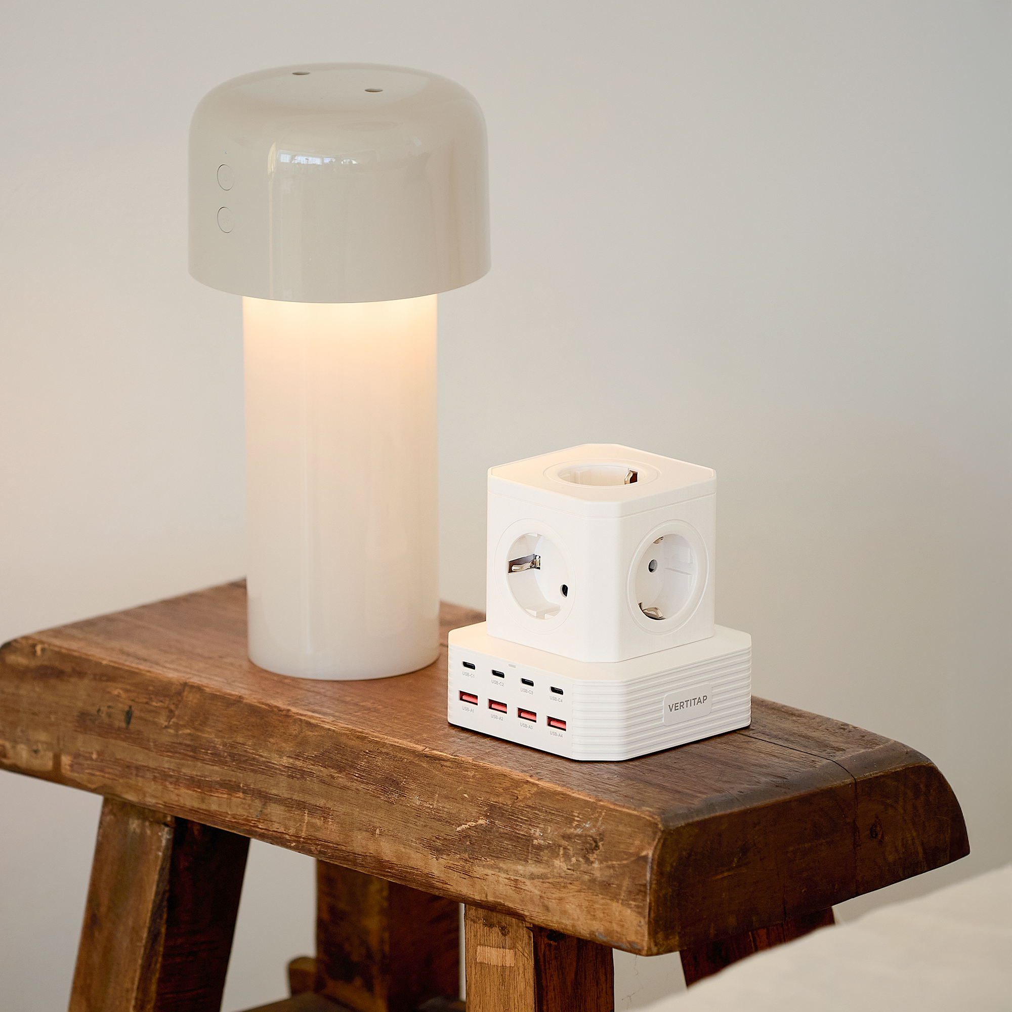 버티탭 고용량 4000W 타워 멀티탭 큐브 9구 여행용 멀티 어댑터 콘센트 캠핑 디자인