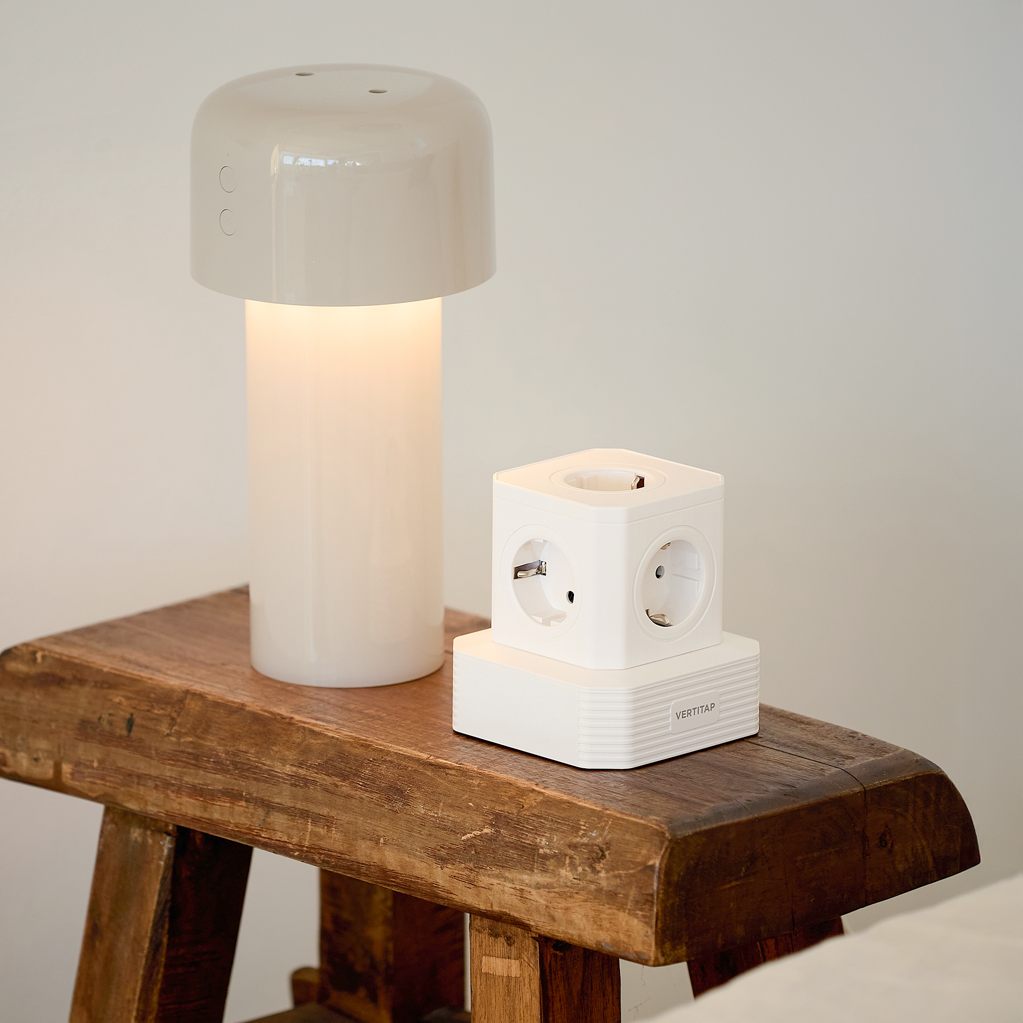 버티탭 고용량 4000W 타워 멀티탭 큐브 5구 여행용 멀티 어댑터 콘센트 캠핑 디자인