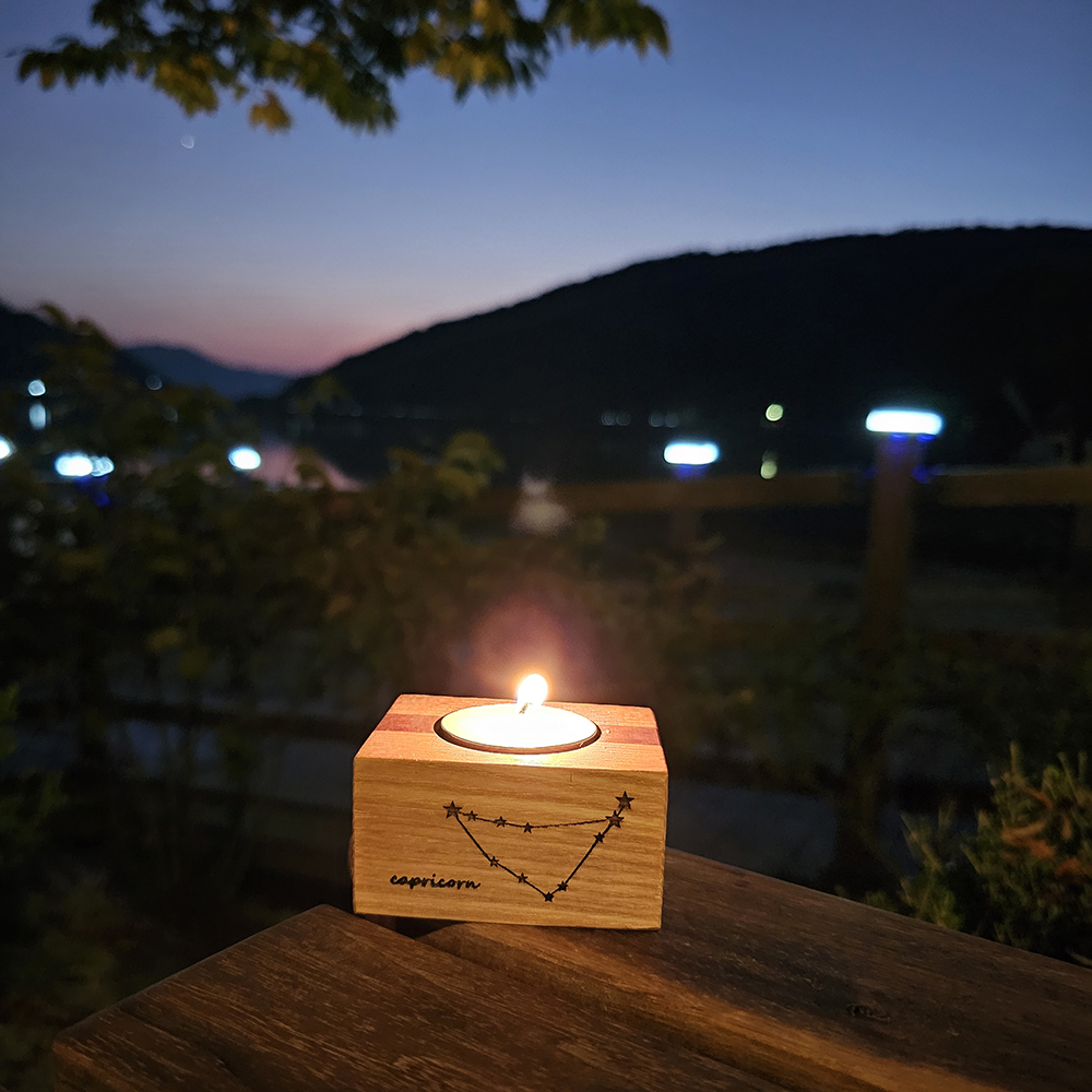 윌데라 캔들 홀더 티라이트 원목 거치대 별자리 각인 받침대 - 메인 이미지