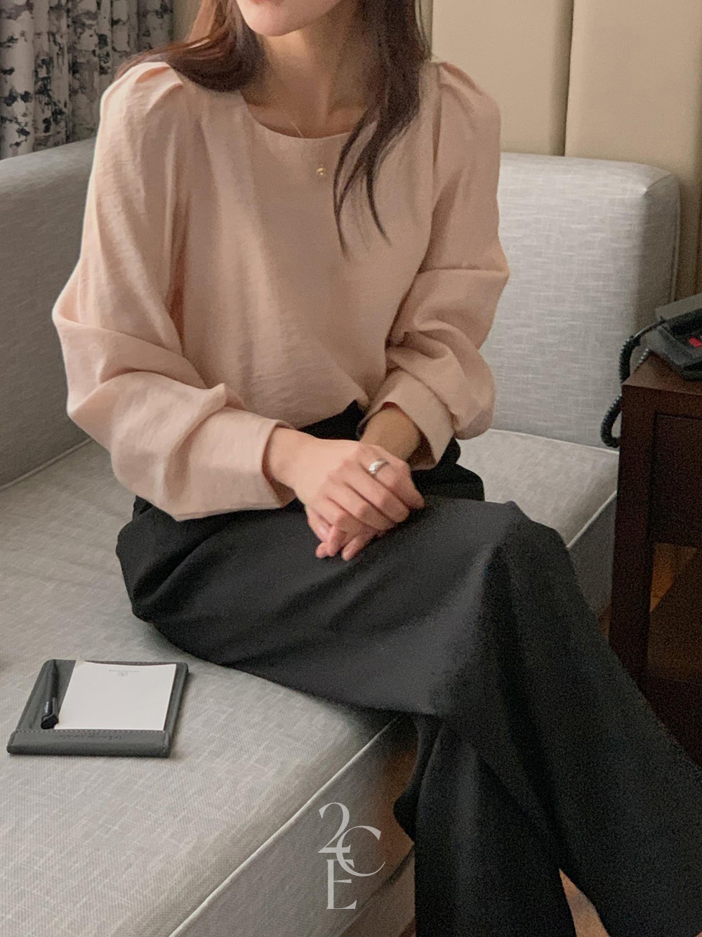 미드나잇 퍼프 스퀘어넥 블라우스 (3color) 긴팔 봄 결혼식 하객 데이트 - 상세 이미지 4