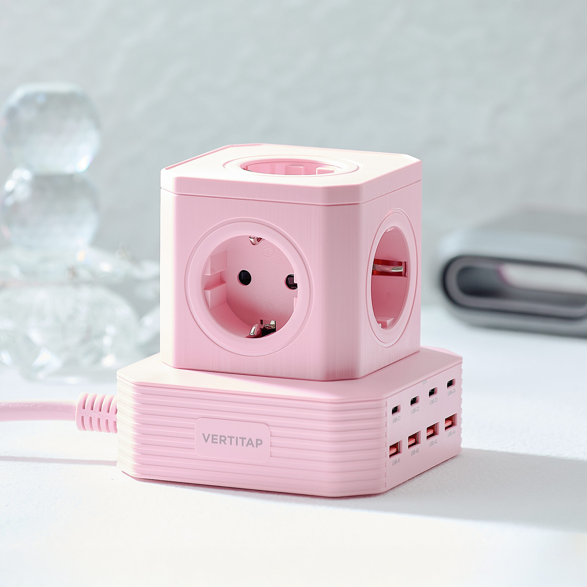 버티탭 고용량 4000W 타워 멀티탭 큐브 9구 여행용 멀티 어댑터 콘센트 캠핑 디자인