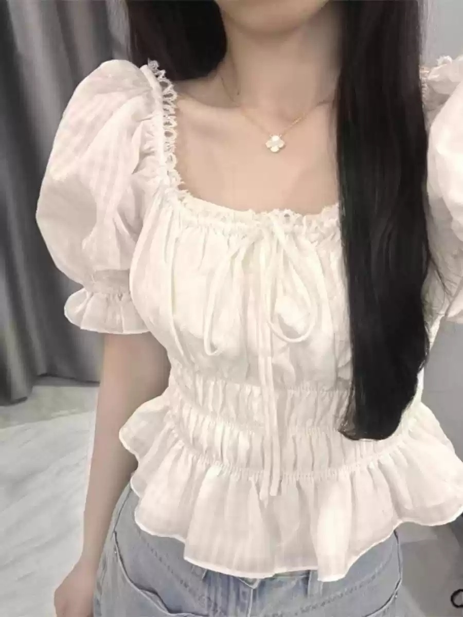 라운드넥 프릴 크롭반팔블라우스 퍼프슬리브 연애프로그램 출연진 청순 패션 코디 스타일 화이트 - 상품 이미지