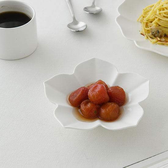 에라토 모이 화이트 플라워 찬기 반찬그릇 앞접시 15cm