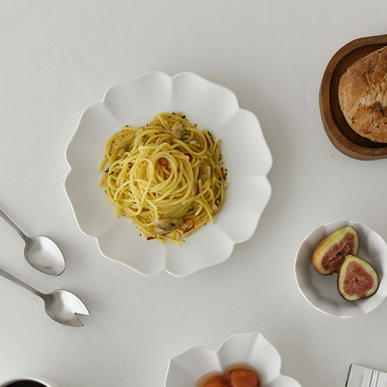 에라토 모이 화이트 플라워 플레이팅 접시 21cm (L)