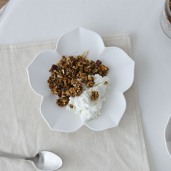 에라토 모이 화이트 플라워 플레이팅 접시 18cm (M)