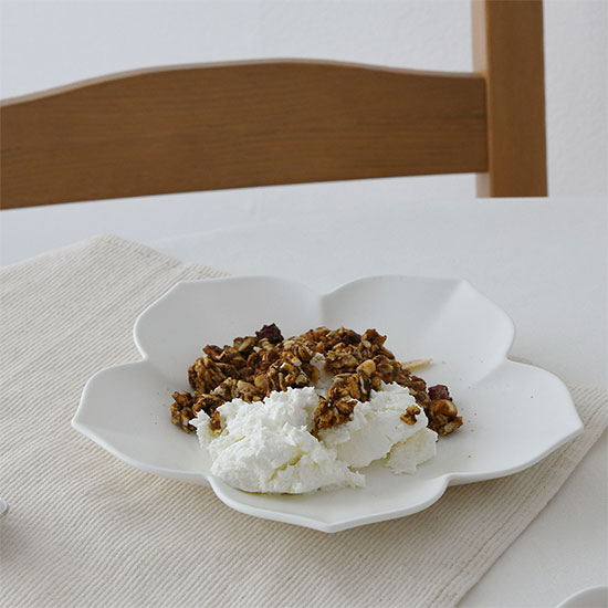 에라토 모이 화이트 플라워 플레이팅 접시 18cm (M)