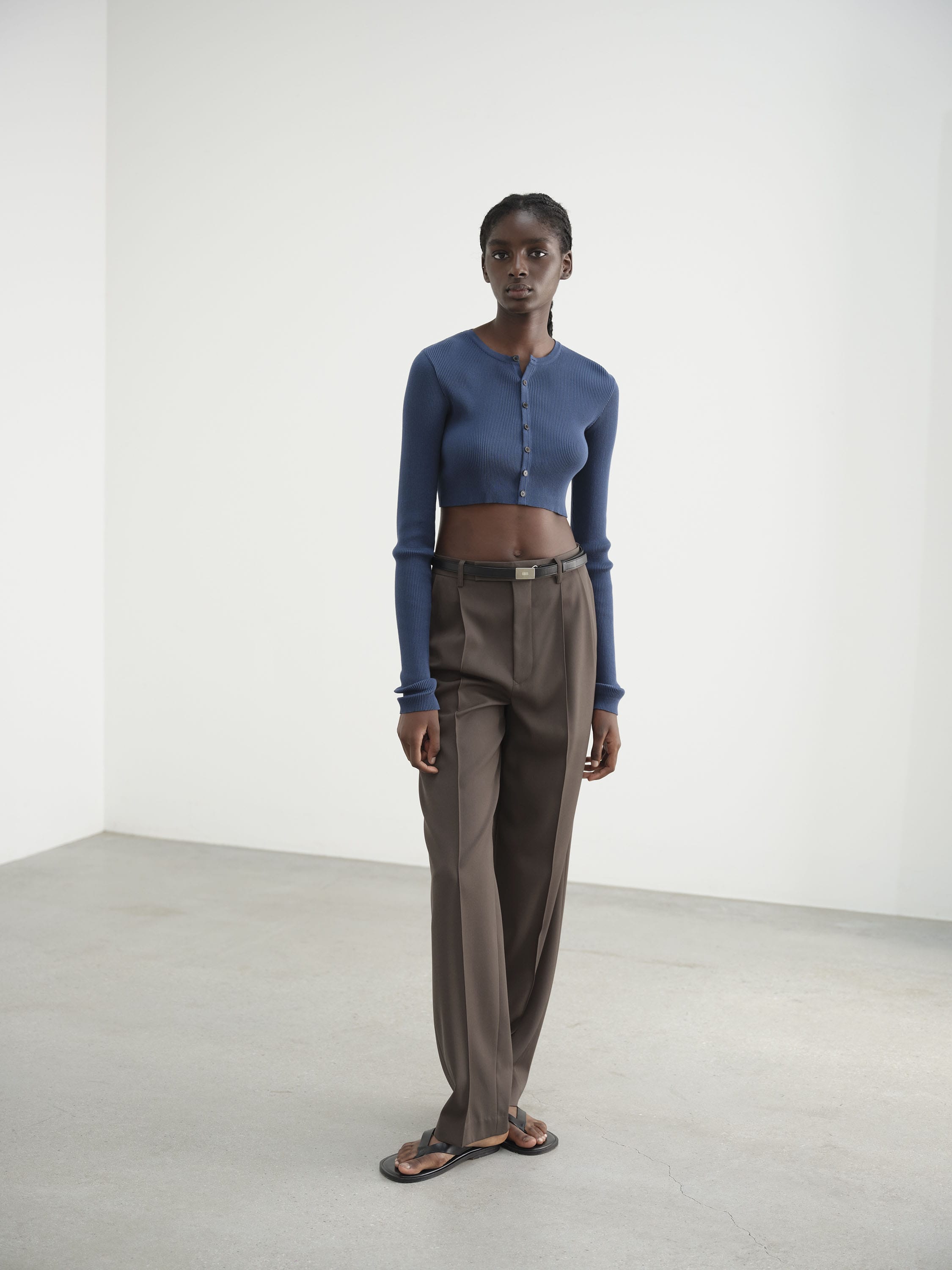 오라리 AURALEE LIGHT WOOL MAX GABARDINE 여성 슬랙스 - 상세 이미지 2