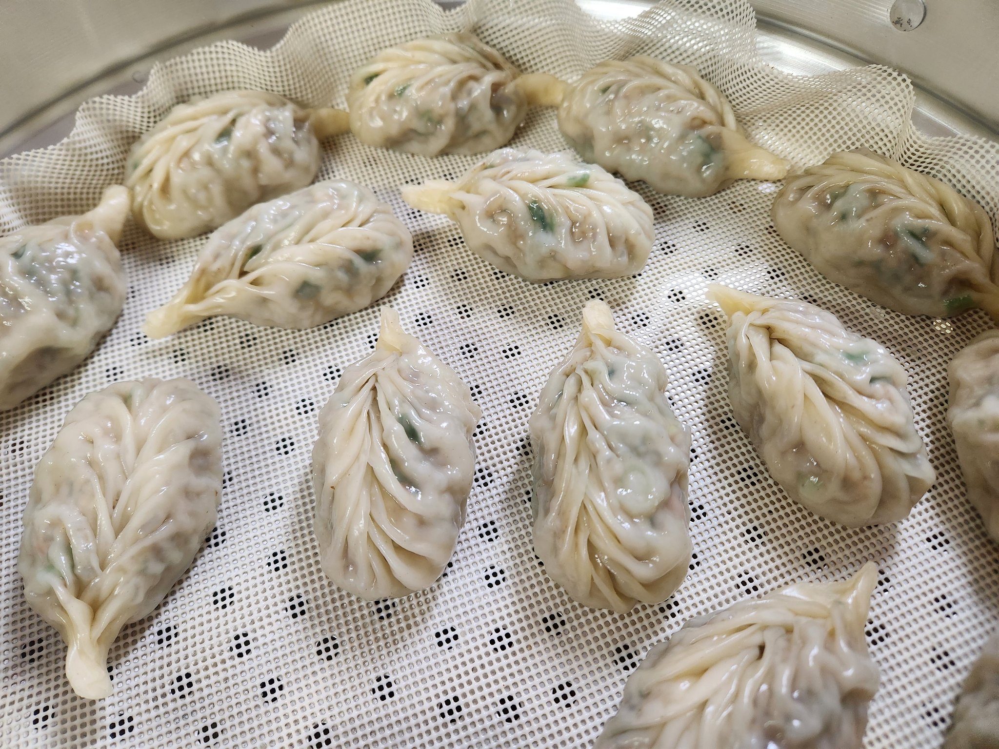 금왕 수제 김치만두 고기만두 12개 (600g 이상) 직접 빚은 전통음식 간편조리 매콤한 맛 고소한 맛 - 상세 이미지 4
