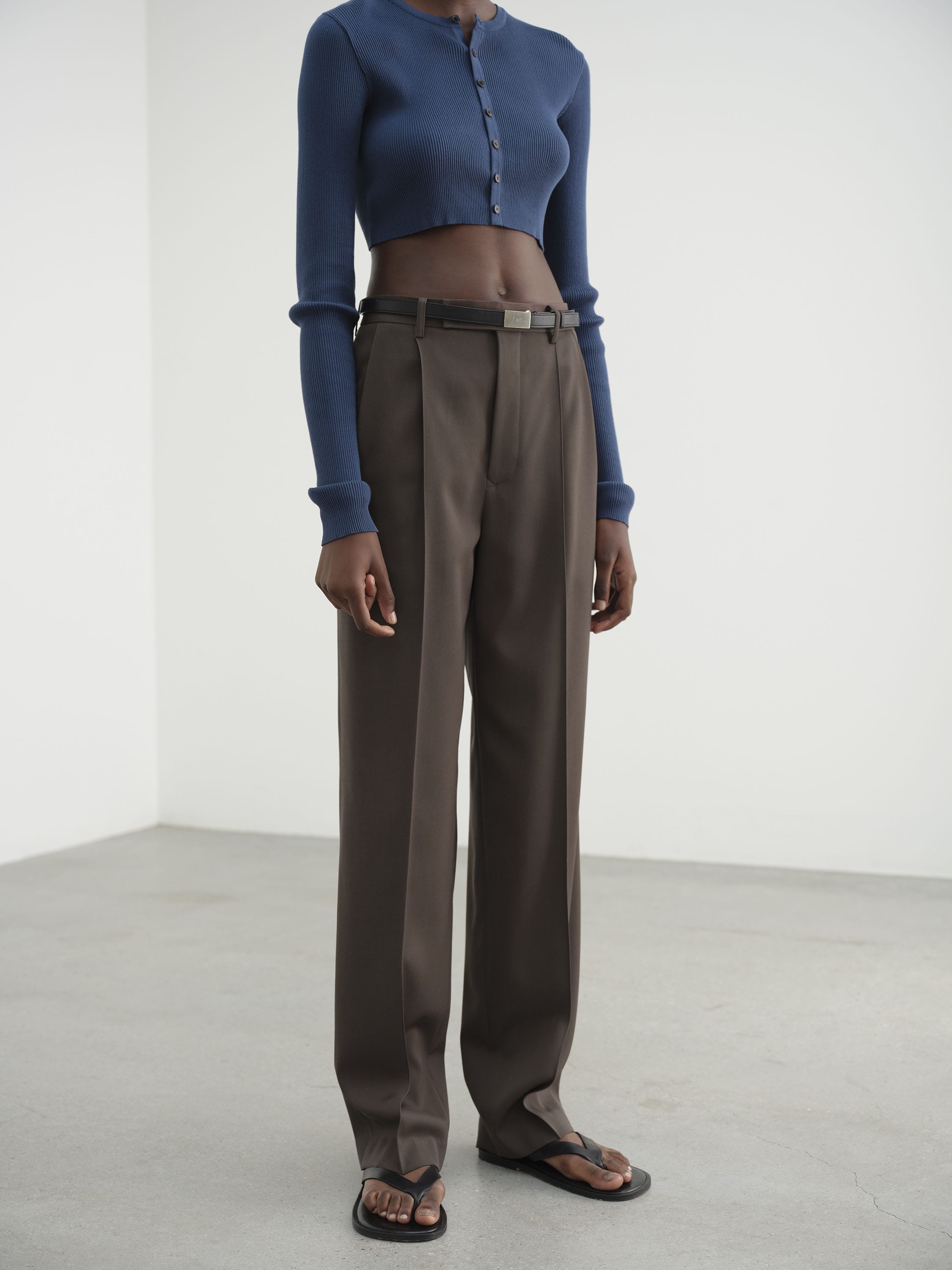 오라리 AURALEE LIGHT WOOL MAX GABARDINE 여성 슬랙스 - 상품 이미지