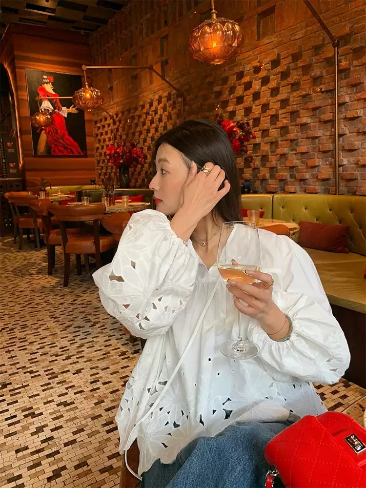 순면 자수 긴팔블라우스 밑부분꽃무늬 퍼프소매 청순 휴양지 예쁜 디자인 스타일 화이트 - 상세 이미지 4