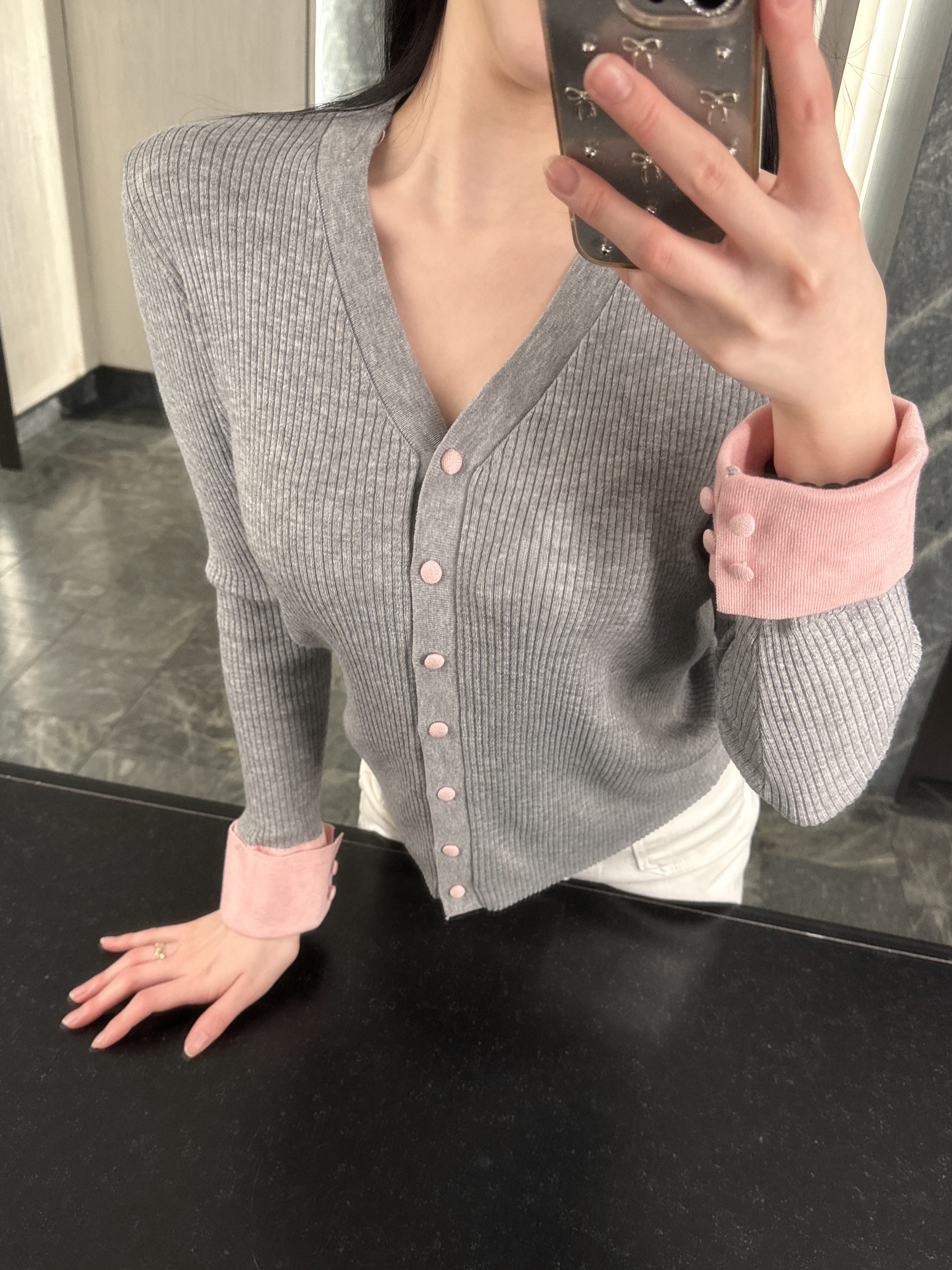 [블랙핑크/왕강추💕] 여리 소매 배색 단추 가디건 (수입) 상세 이미지 17