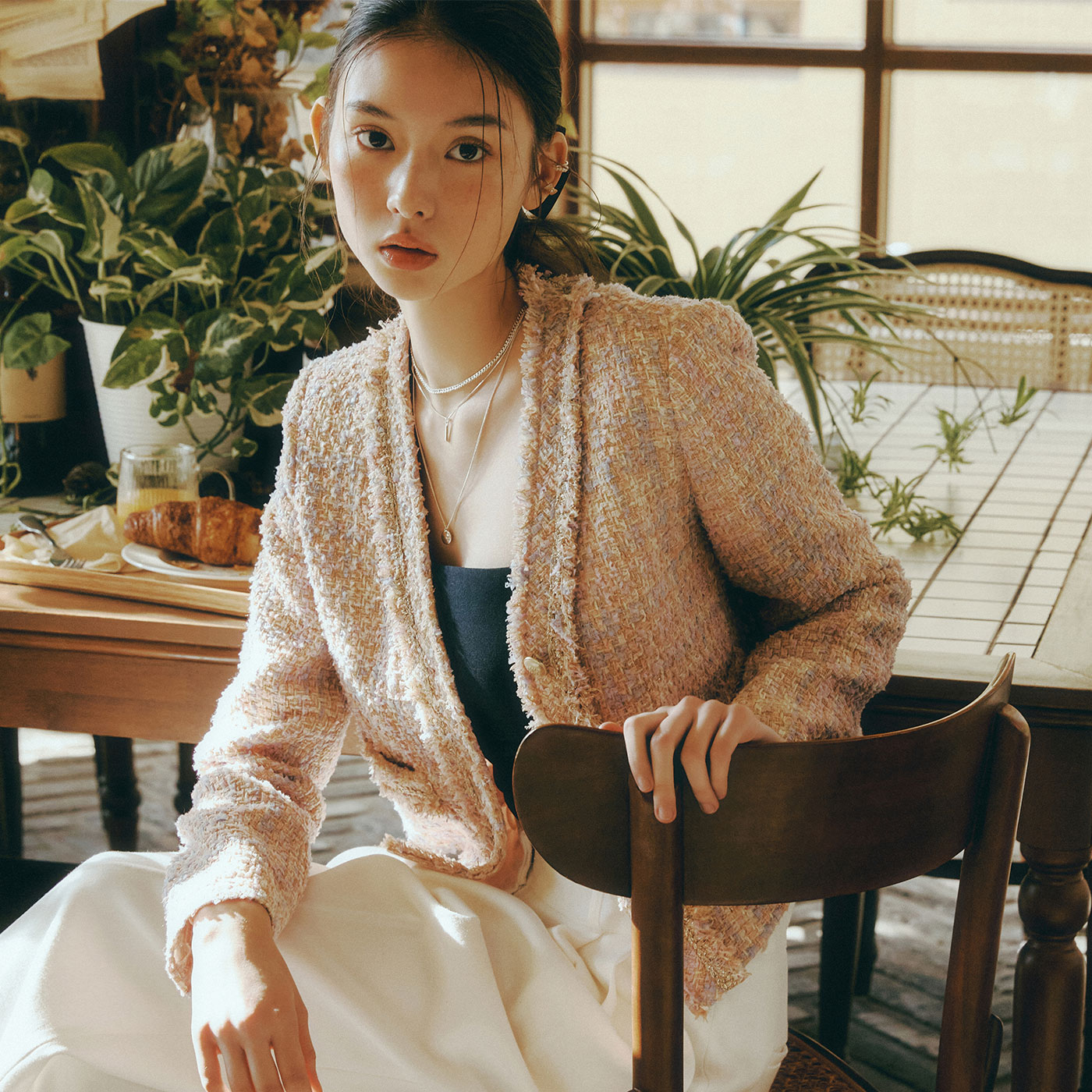 로엠 브이넥 트위드 자켓 RMJKF23S13