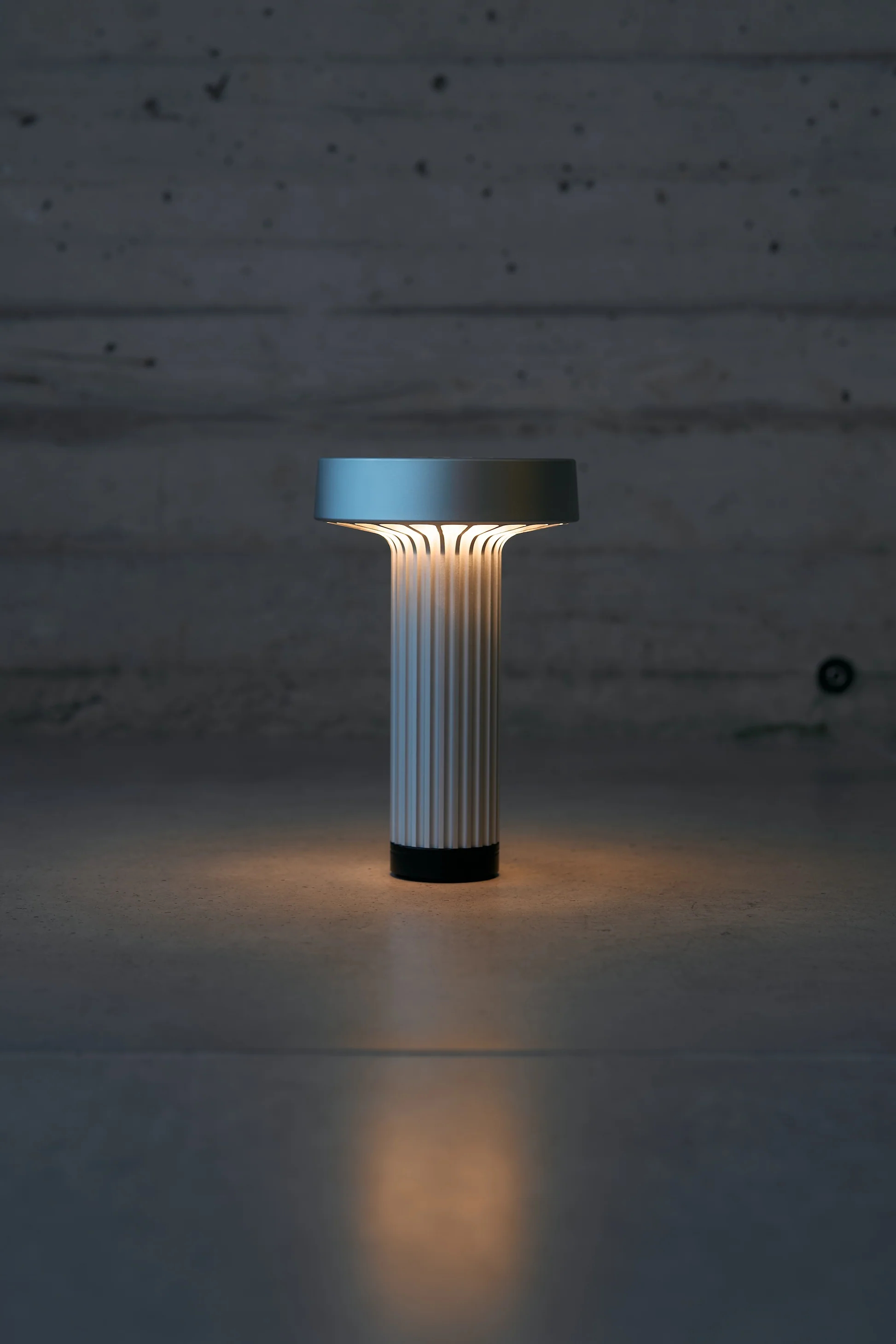 원더아웃 wanderout Ambientec FOTICA 엠비언텍 조명 랜턴 실버 이미지 7