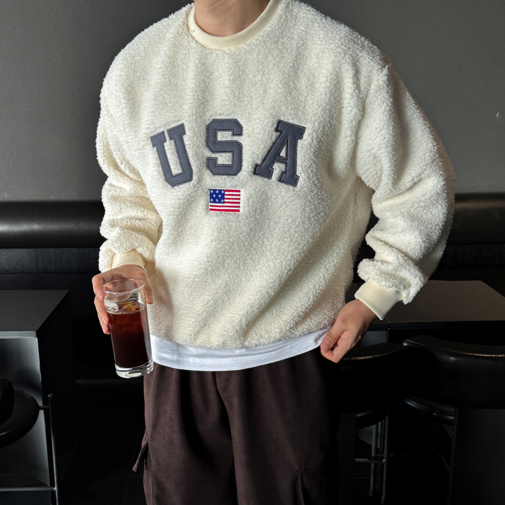 남녀공용 양털 USA 오버핏 크롭 맨투맨 - 상품 이미지