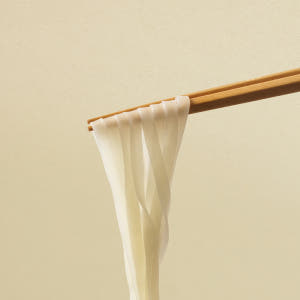 [네이처빌] 우리쌀 97% 노밀가루 쌀소면 쌀칼국수 300g 1개+1개입 맛있게 먹은 솔직 후기 - 상품 이미지 2
