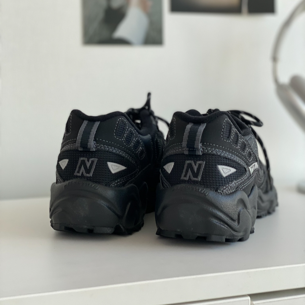 뉴발란스 703 트리플 블랙 트레일 2color