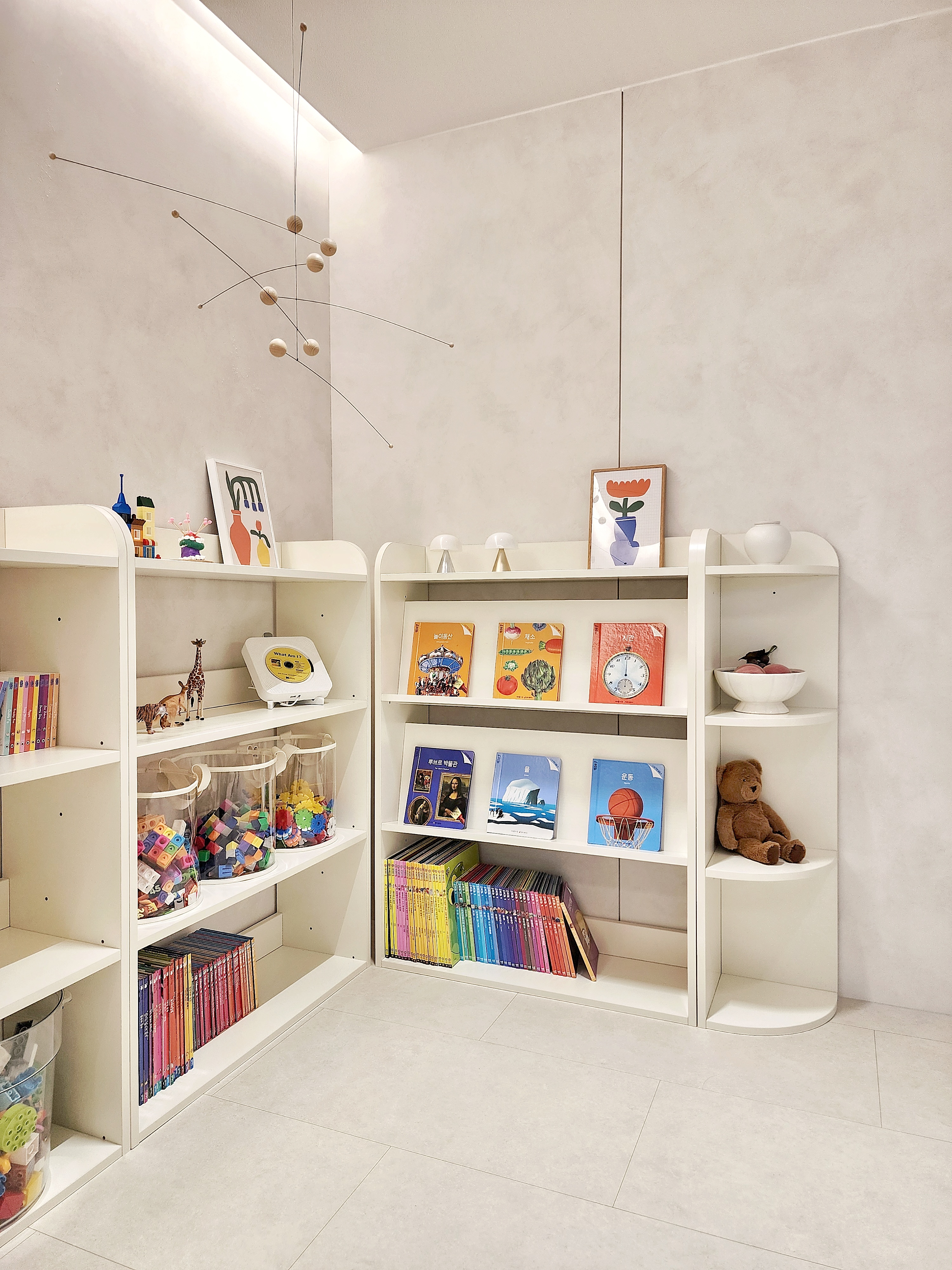 재니쓰홈 E0 올인원 책장 4단 전면책장 교구장 화이트 아이보리 아기방 아기 유아 아이방