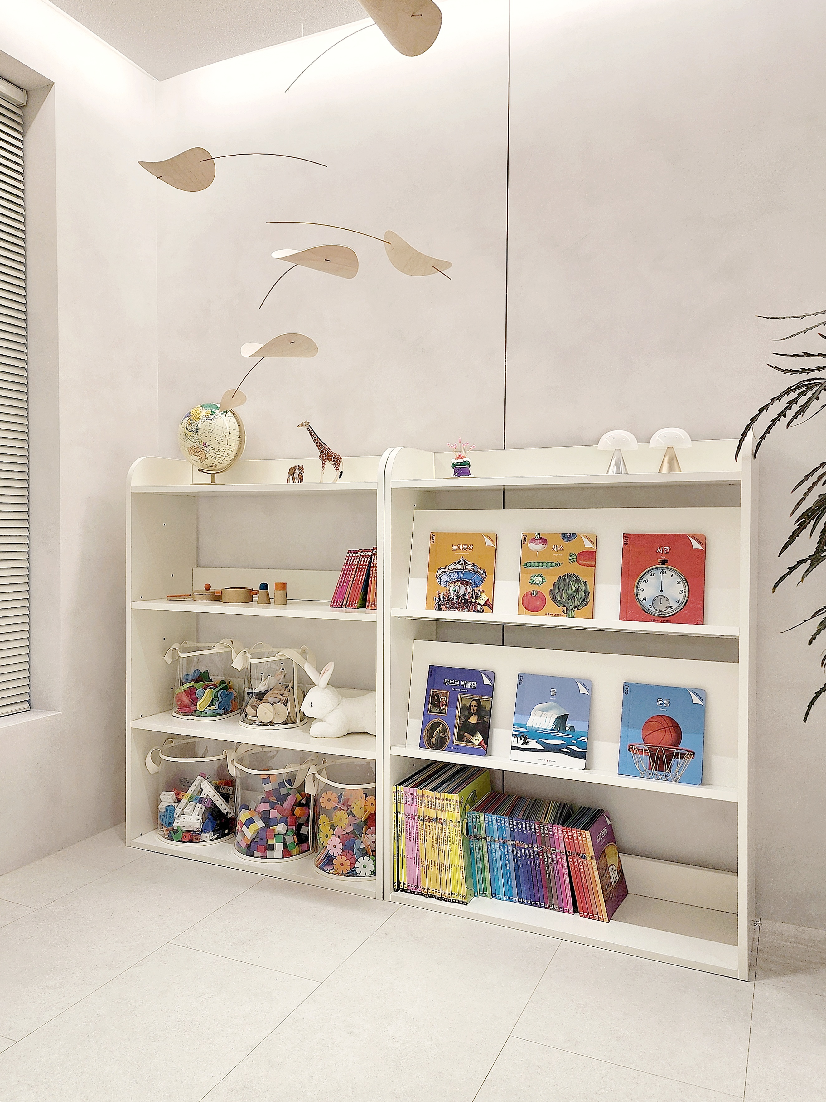 재니쓰홈 E0 올인원 책장 4단 전면책장 교구장 화이트 아이보리 아기방 아기 유아 아이방