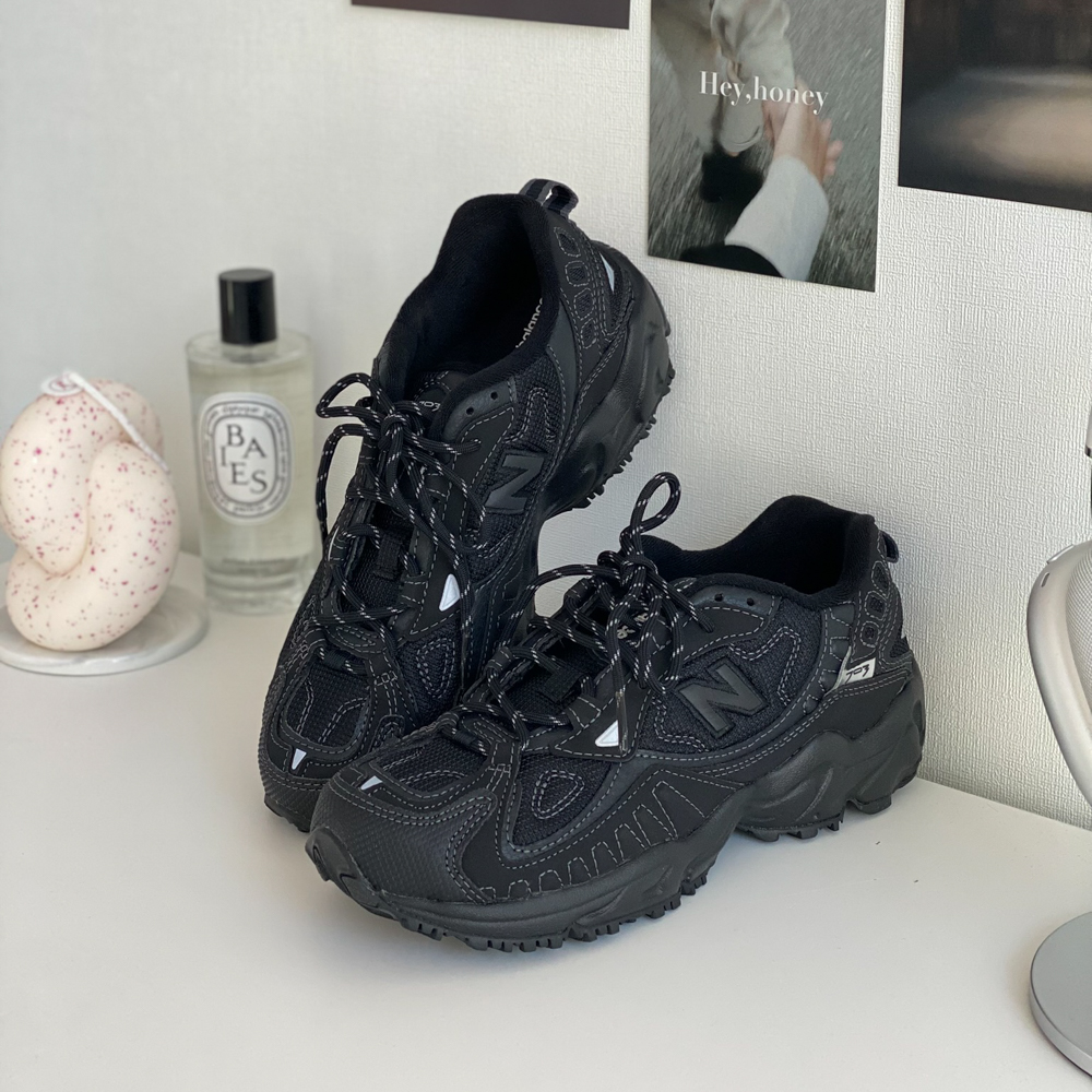 뉴발란스 703 트리플 블랙 트레일 2color