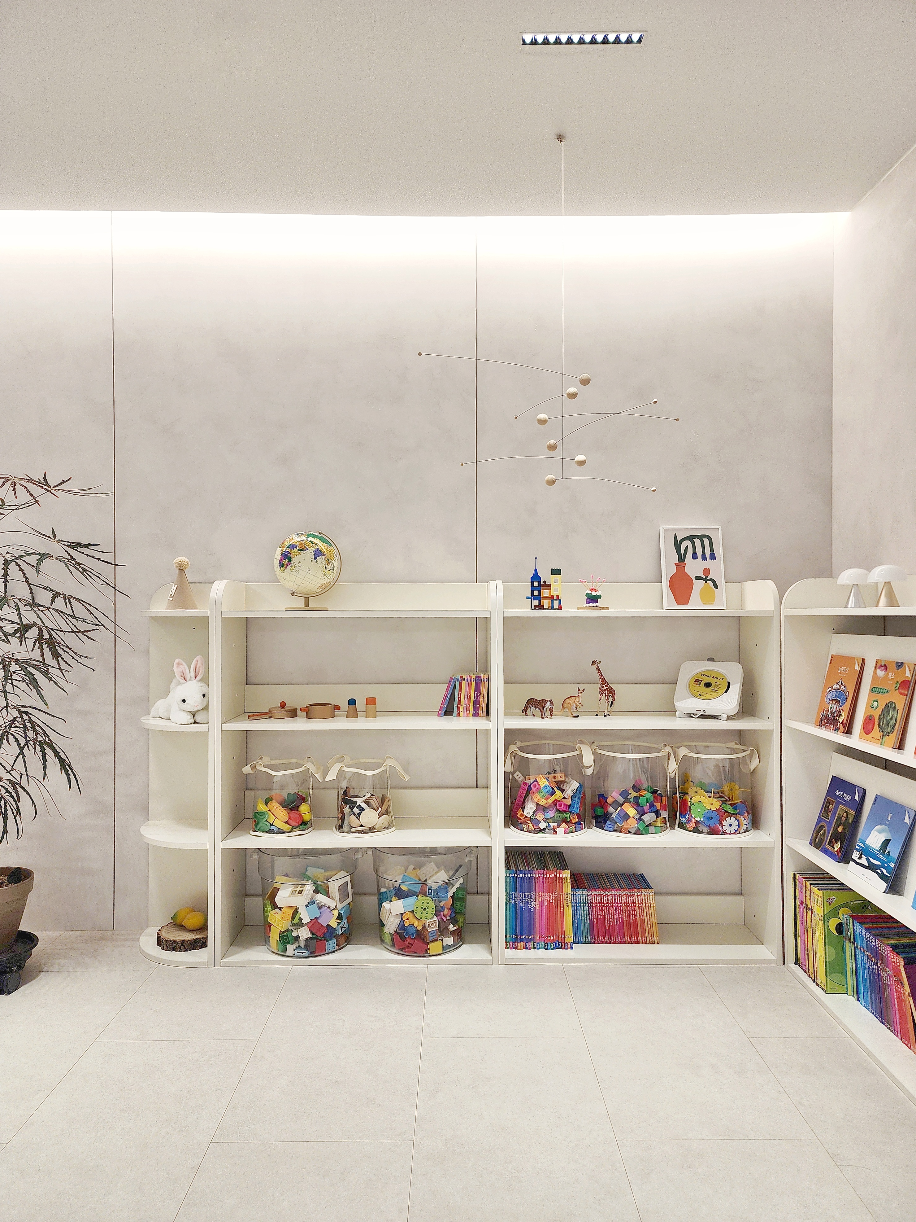 재니쓰홈 E0 올인원 책장 4단 전면책장 교구장 화이트 아이보리 아기방 아기 유아 아이방