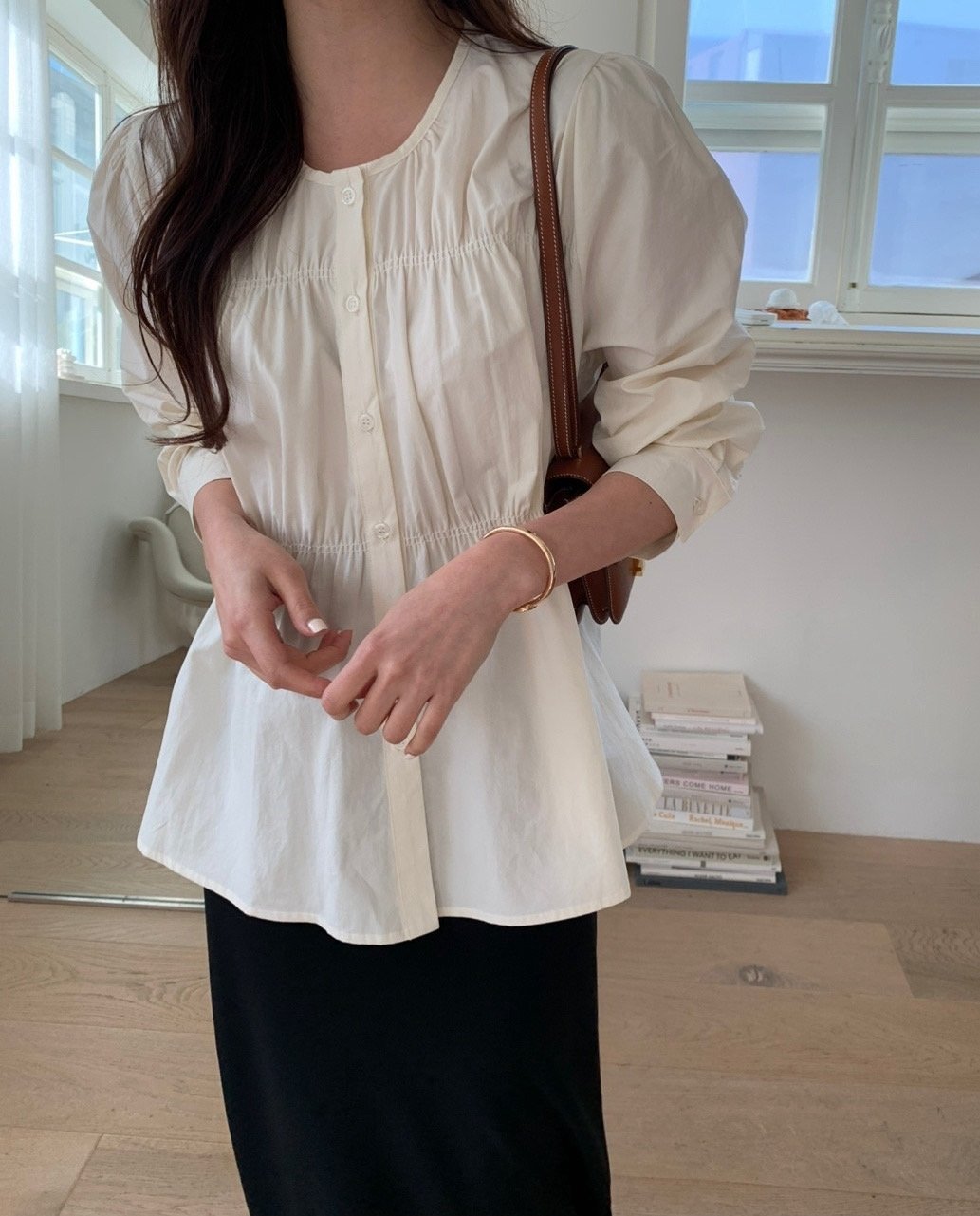 블랙당일 가을 럭키룸 두줄 스모크 셔링 블라우스 하객 학부모룩 - 상세 이미지 4