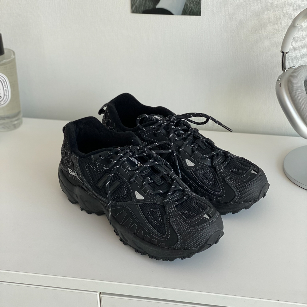 뉴발란스 703 트리플 블랙 트레일 2color