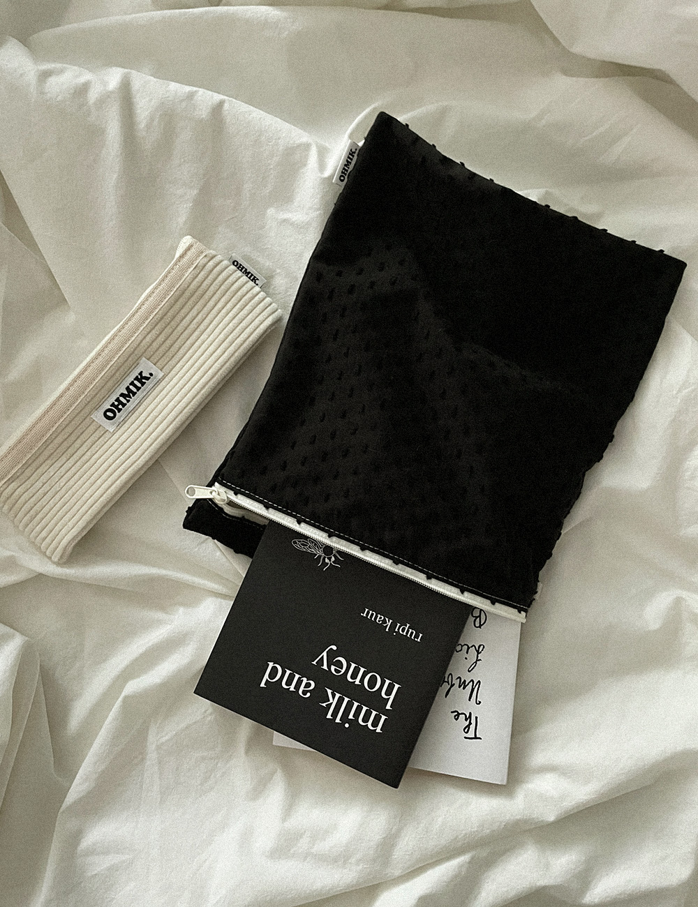 OHMIK. 아이패드 북파우치 11인치 블랙 트러플 Black Truffle - 상세 이미지 5