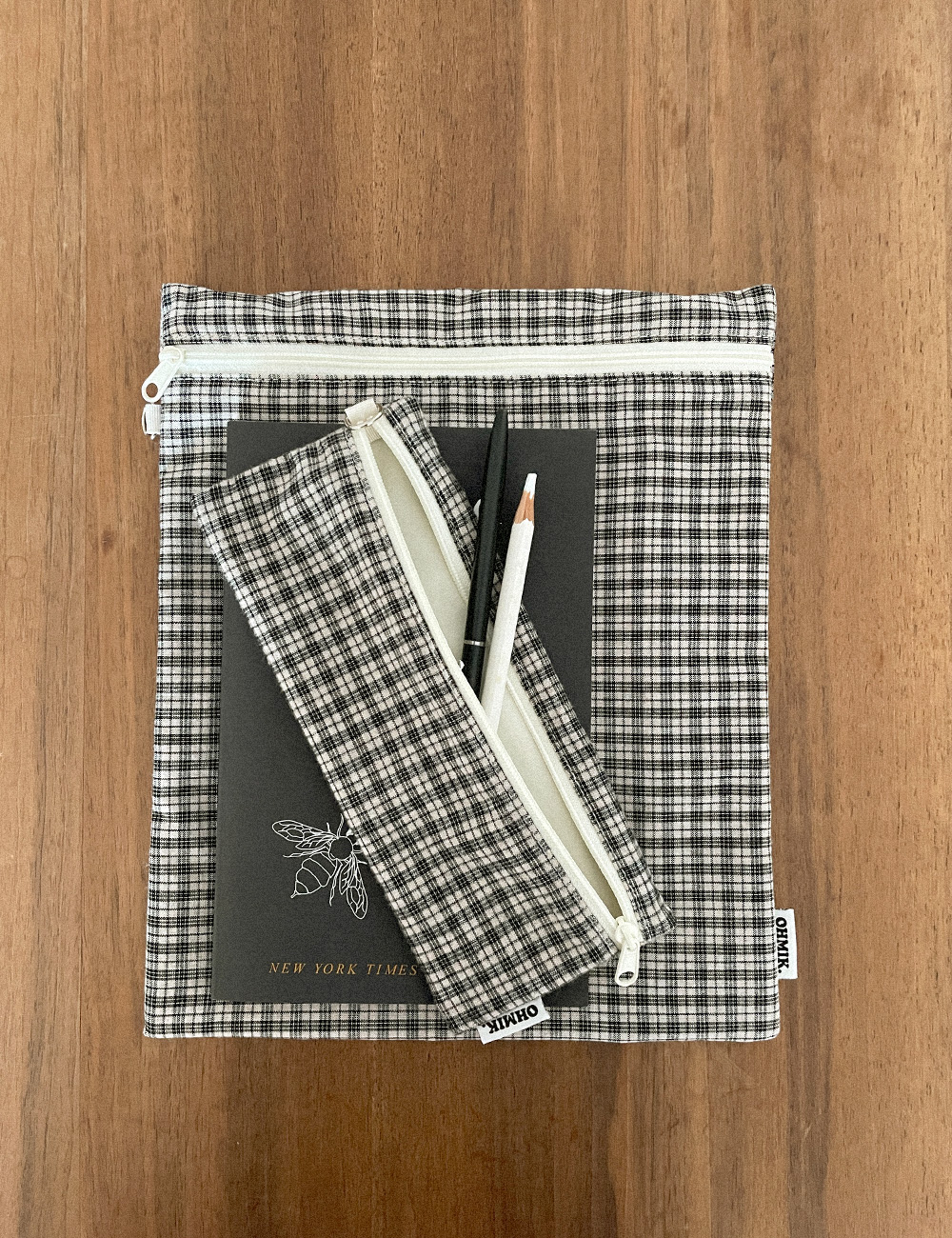 OHMIK. 아이패드 북파우치 11인치 블랙 체크 Black Check - 상세 이미지 5