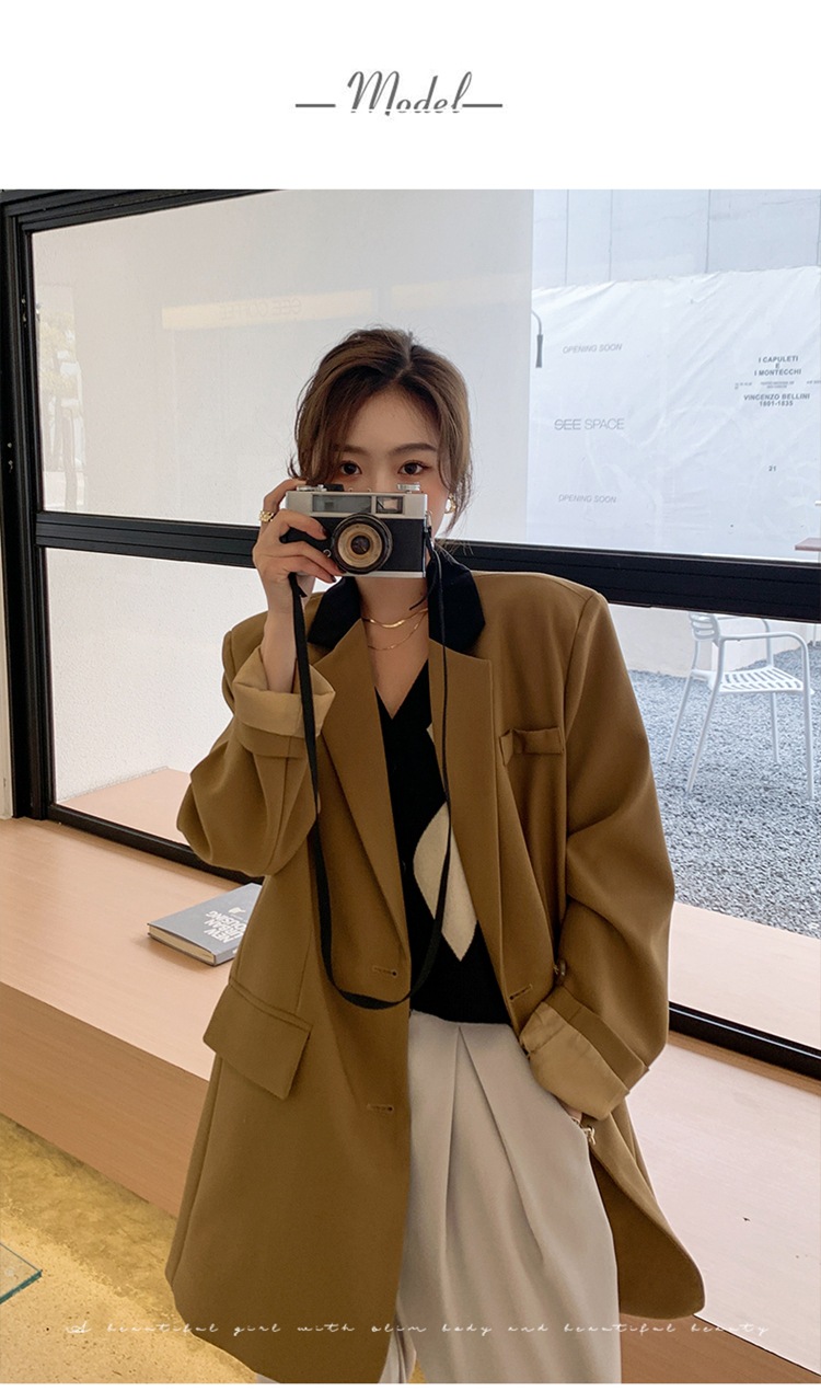 멋퀸 투톤 배색카라 오버핏 카멜브라운 블레이저 하프 자켓 - 상품 이미지