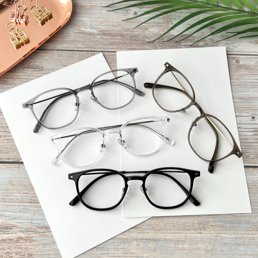 가벼운 티타늄안경테 초경량 얇은 투명뿔테안경 변색렌즈 빛번짐 블루라이트차단안경