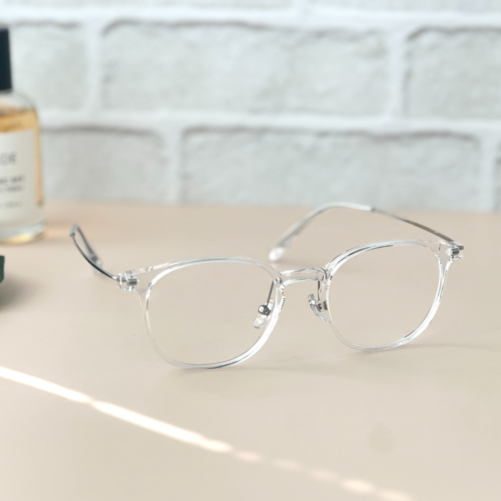 가벼운 티타늄안경테 초경량 얇은 투명뿔테안경 변색렌즈 빛번짐 블루라이트차단안경