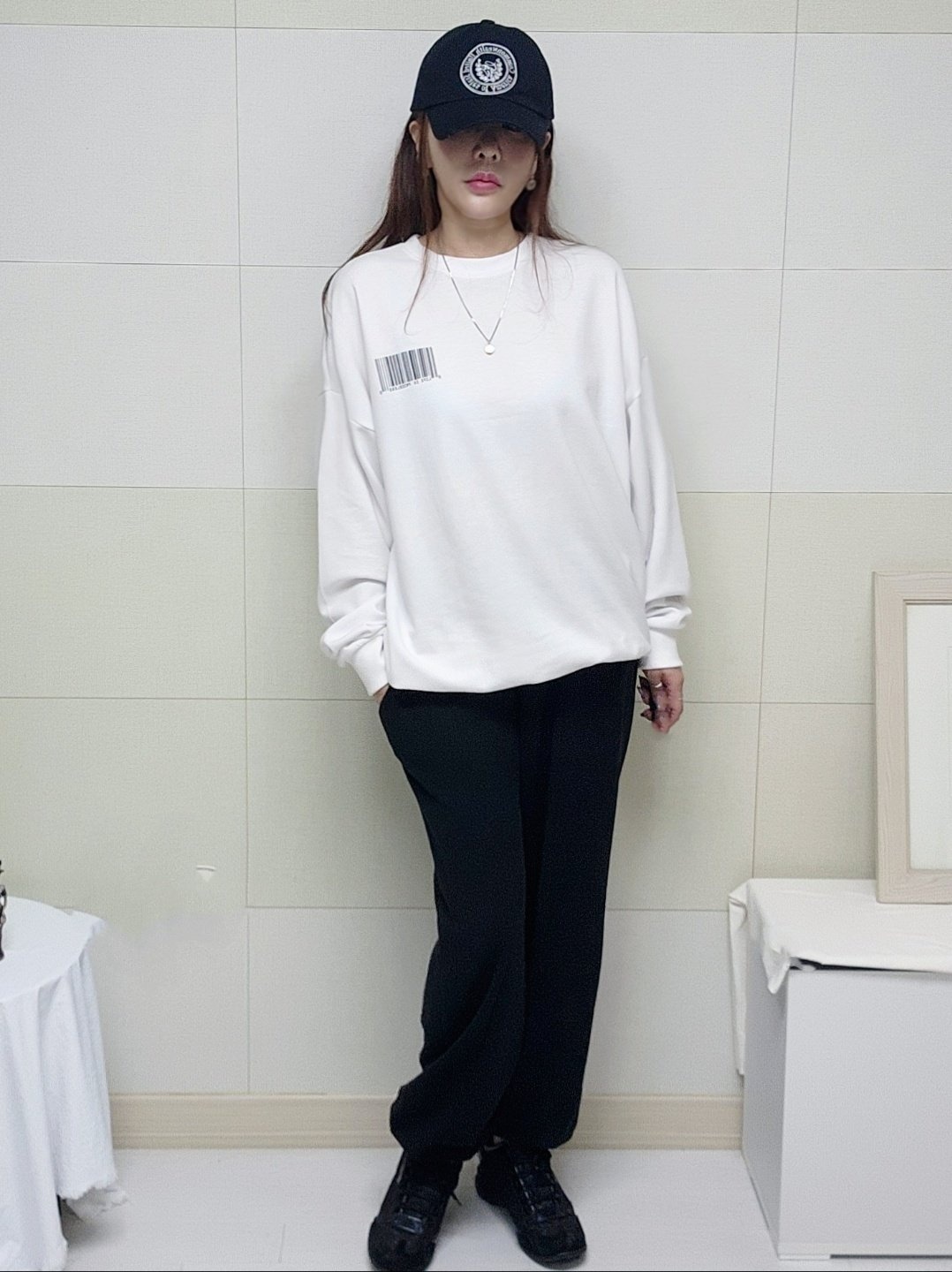 (국산/자체제작/당일발송) 남녀공용 앞뒤 바코드 맨투맨 티셔츠 루즈핏 오버핏 레터링 - 상세 이미지 2
