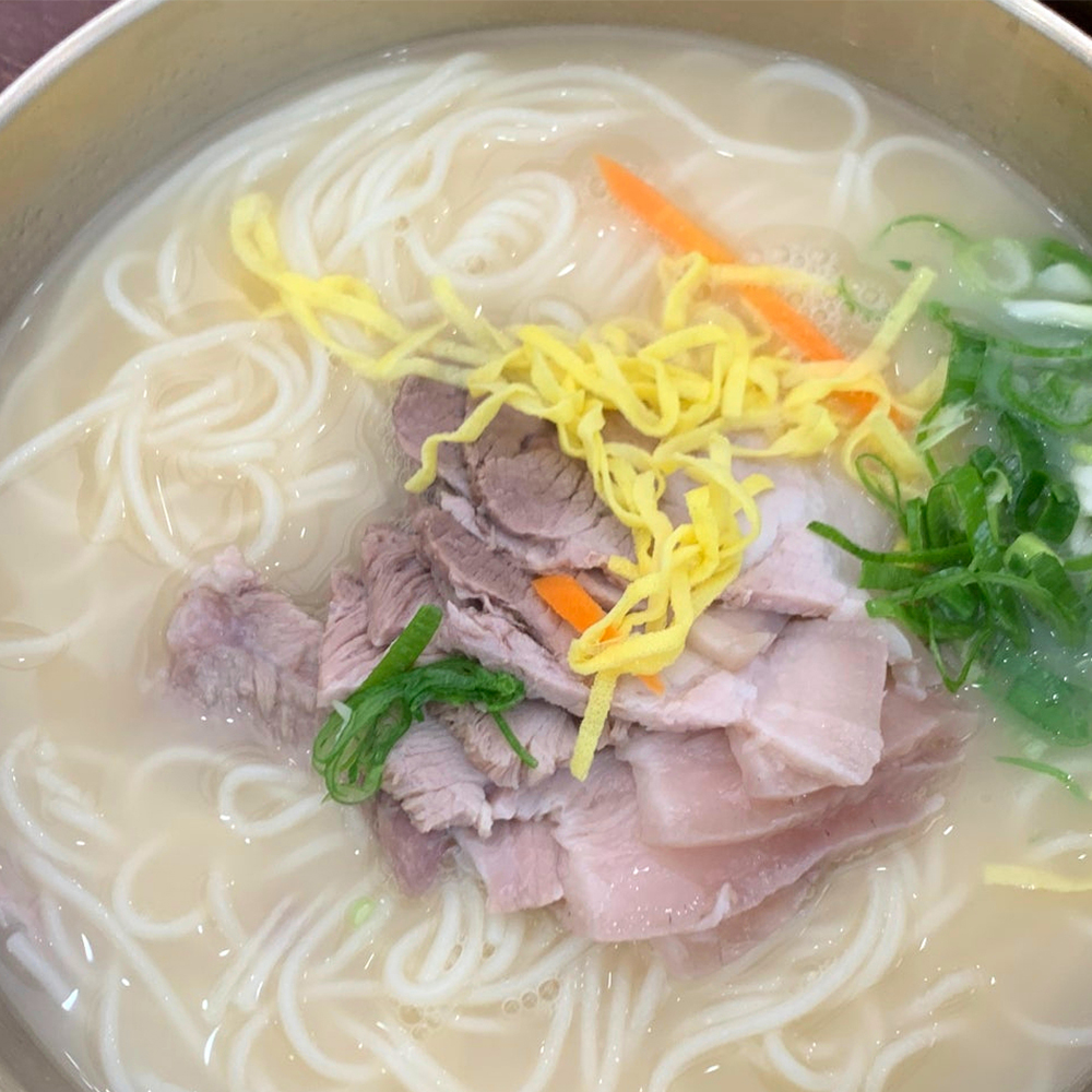 [제주식]진짜 남다른 국물맛 제주돼지국밥 1인분 / 고기국수 겸용 진한육수 맛 해와바다 - 상세 이미지 2