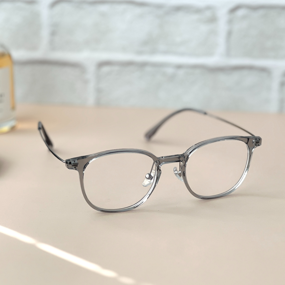 가벼운 티타늄안경테 초경량 얇은 투명뿔테안경 변색렌즈 빛번짐 블루라이트차단안경