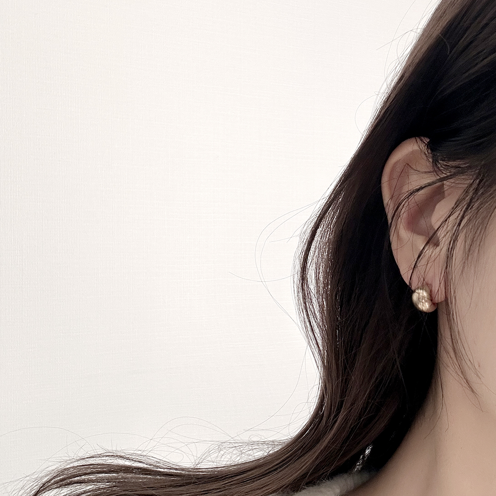 빈티지 무광 볼드 콩알 링 귀걸이 2컬러 티타늄 - 상세 이미지 5