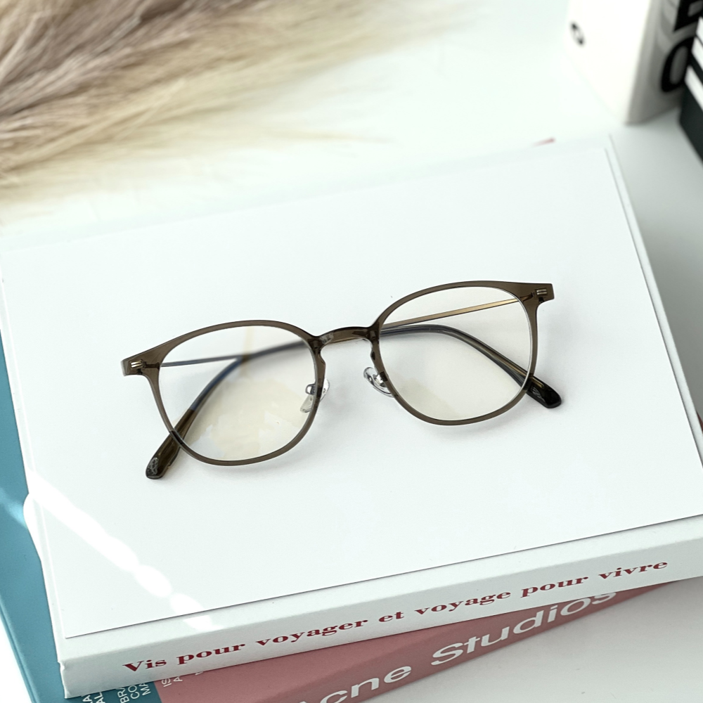 가벼운 티타늄안경테 초경량 얇은 투명뿔테안경 변색렌즈 빛번짐 블루라이트차단안경