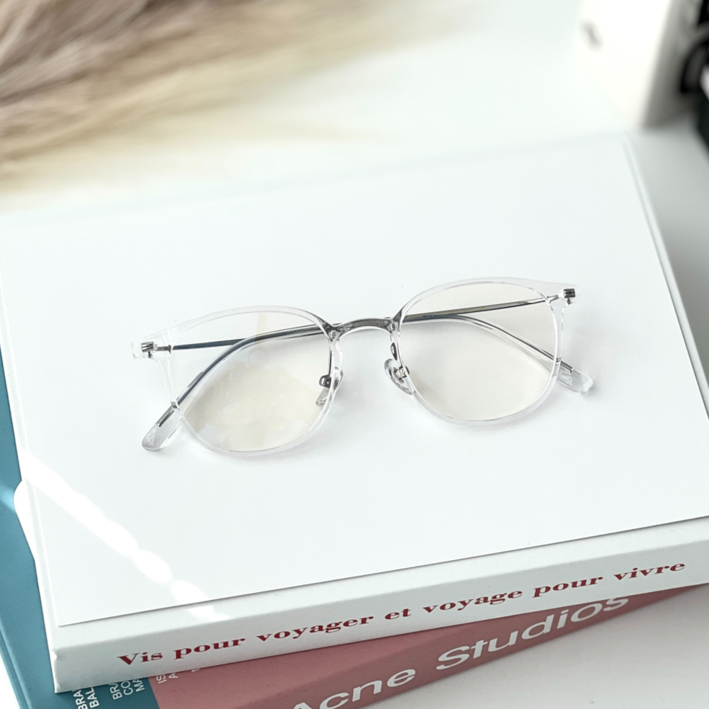 가벼운 티타늄안경테 초경량 얇은 투명뿔테안경 변색렌즈 빛번짐 블루라이트차단안경