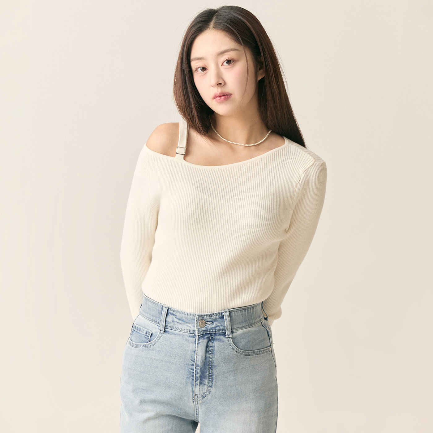로엠 스트랩 여성형 풀오버 RMKAF23R11 - 메인 이미지