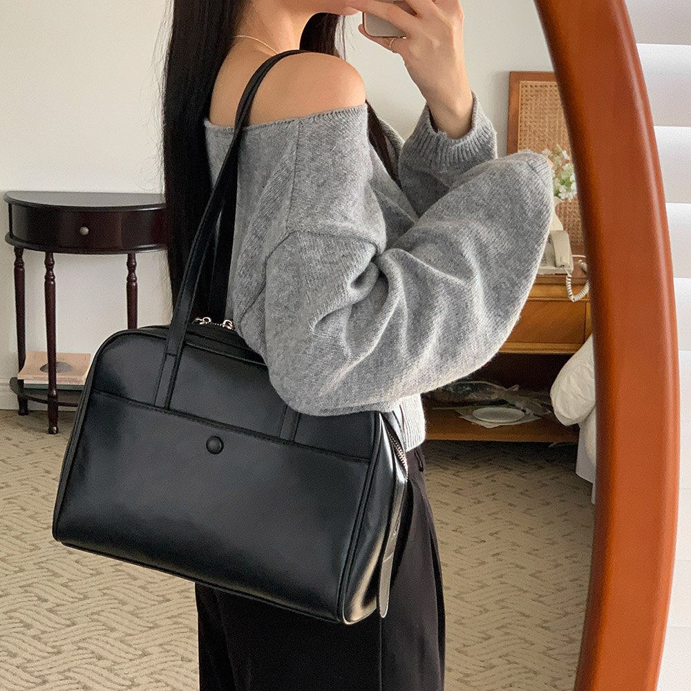 [탄탄] 모르비 레더 스퀘어 버튼 지퍼 숄더백 대학생 오피스 하객룩 아이패드 수납 봄 데일리 베이직 가방 상세 이미지 23