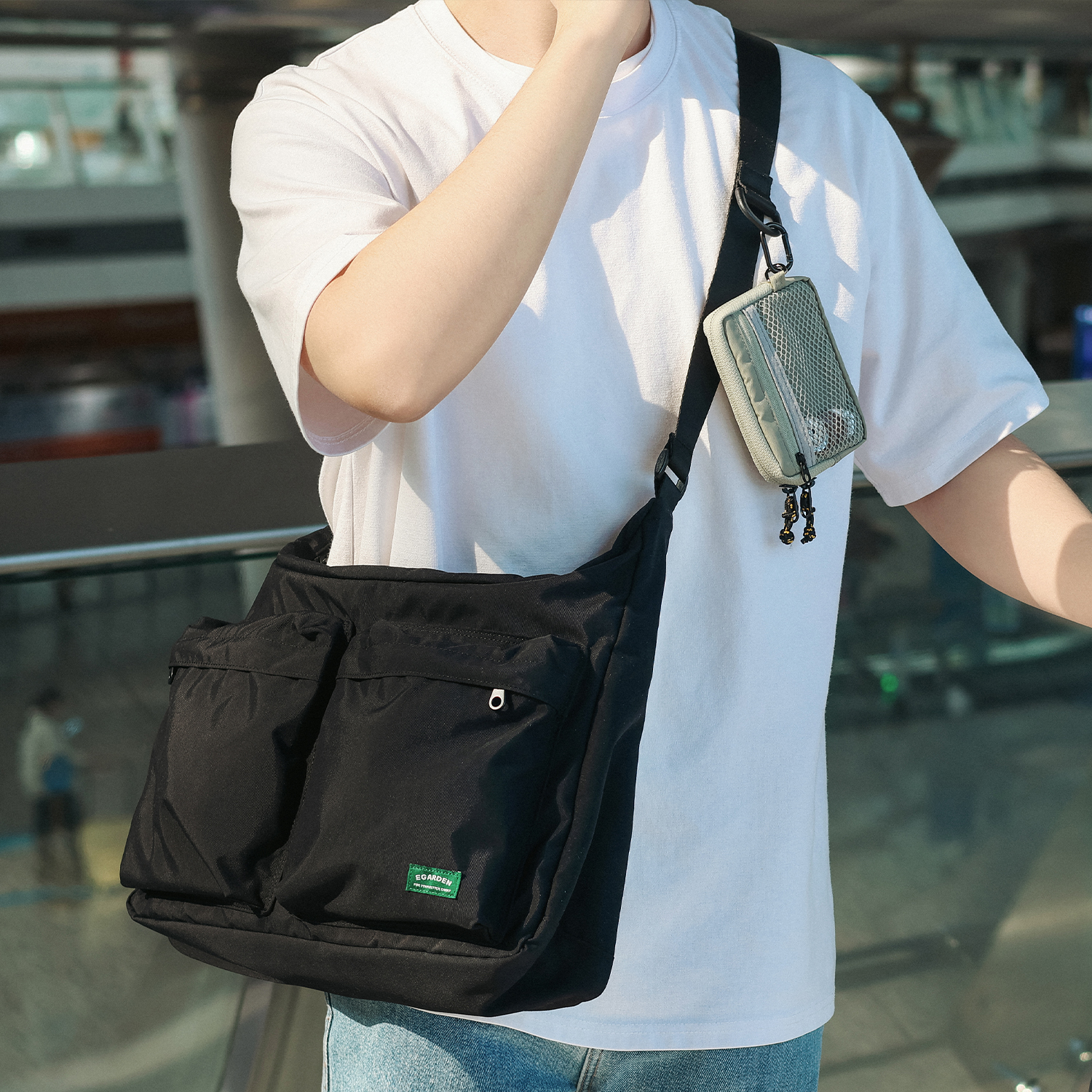 에가든 트래블러 크로스백 여행용 나일론 데일리 15인치 노트북 태블릿 보조 가방