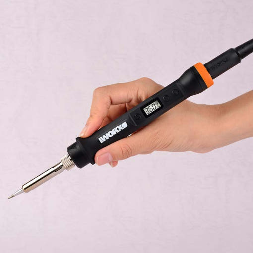 웍스 충전 인두기 실제 사용 모습