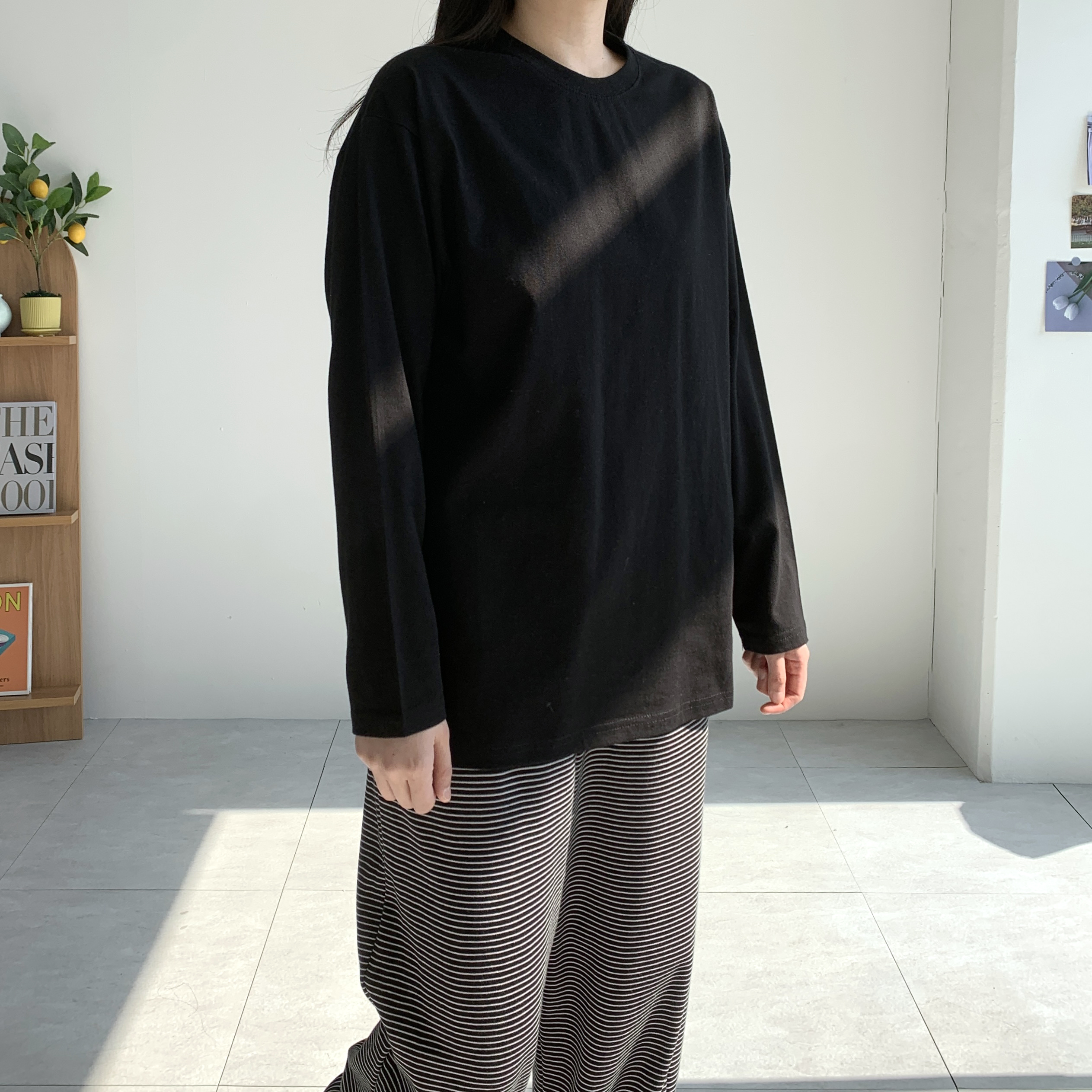 [2SIZE] 탄탄 20수 트임 레이어드티 블랙 이미지 7