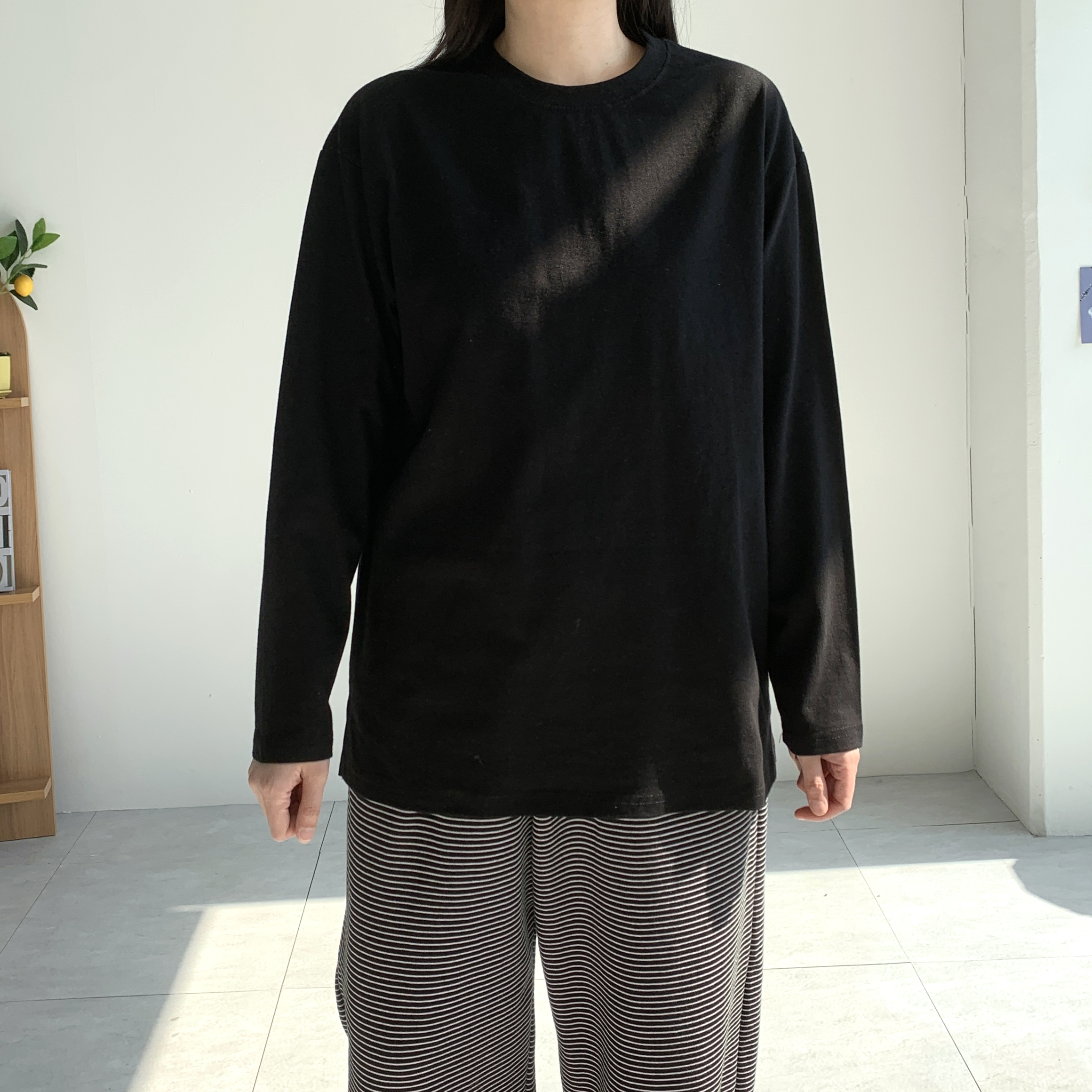 [2SIZE] 탄탄 20수 트임 레이어드티 블랙 이미지 6