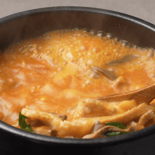 굿스푼 얼큰한 돼지국밥 500g 3팩 해장국 맛집 푸짐한 고기 밀키트 캠핑 간편조리 - 상세 이미지 2