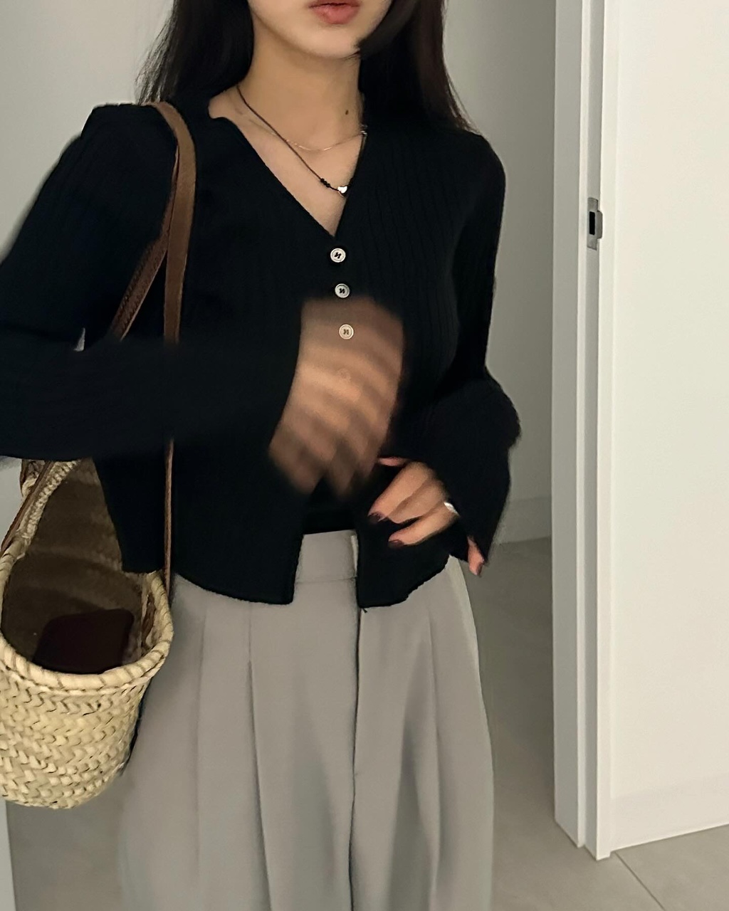 레비디 여성 스판 골지 크롭 레이어드 이너 하객룩 출근룩 오피스룩 브이넥 니트가디건 상세 이미지 14