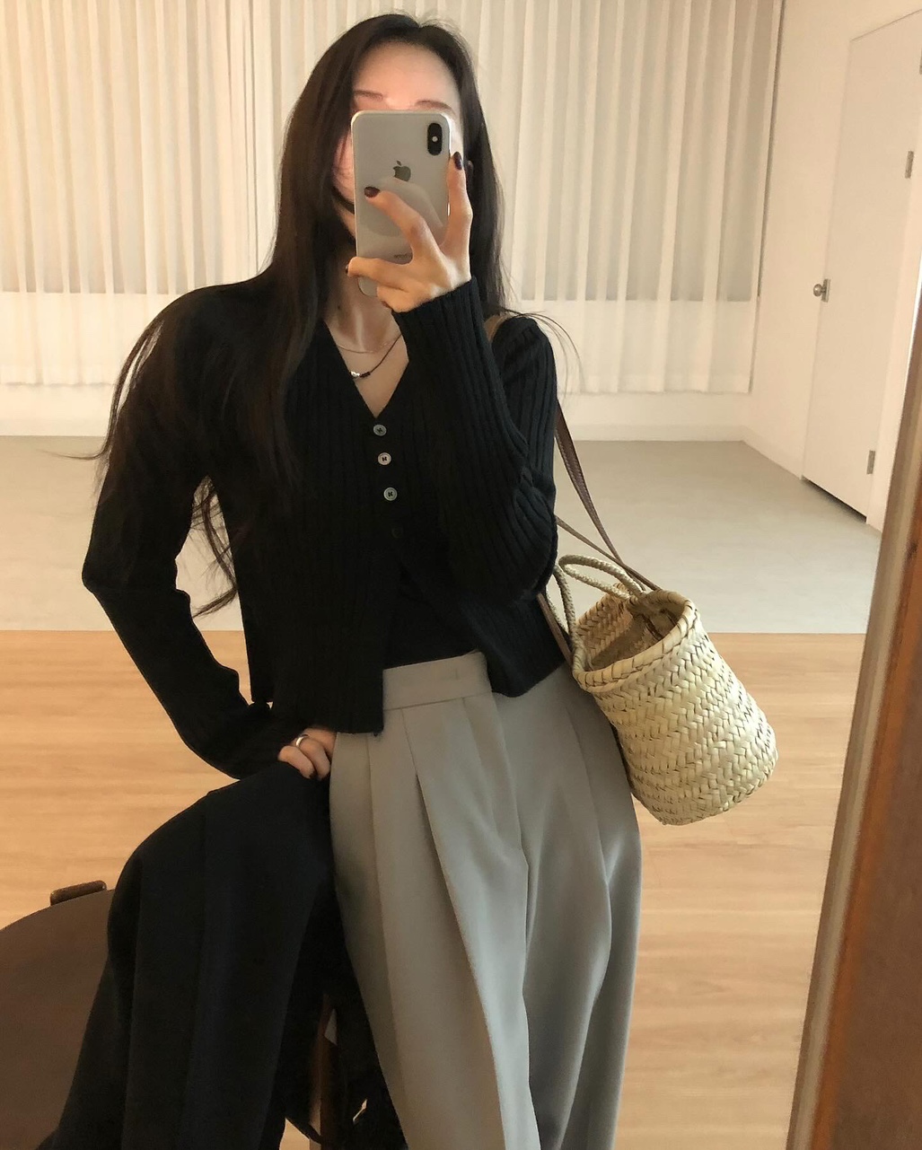 레비디 여성 스판 골지 크롭 레이어드 이너 하객룩 출근룩 오피스룩 브이넥 니트가디건 상세 이미지 6
