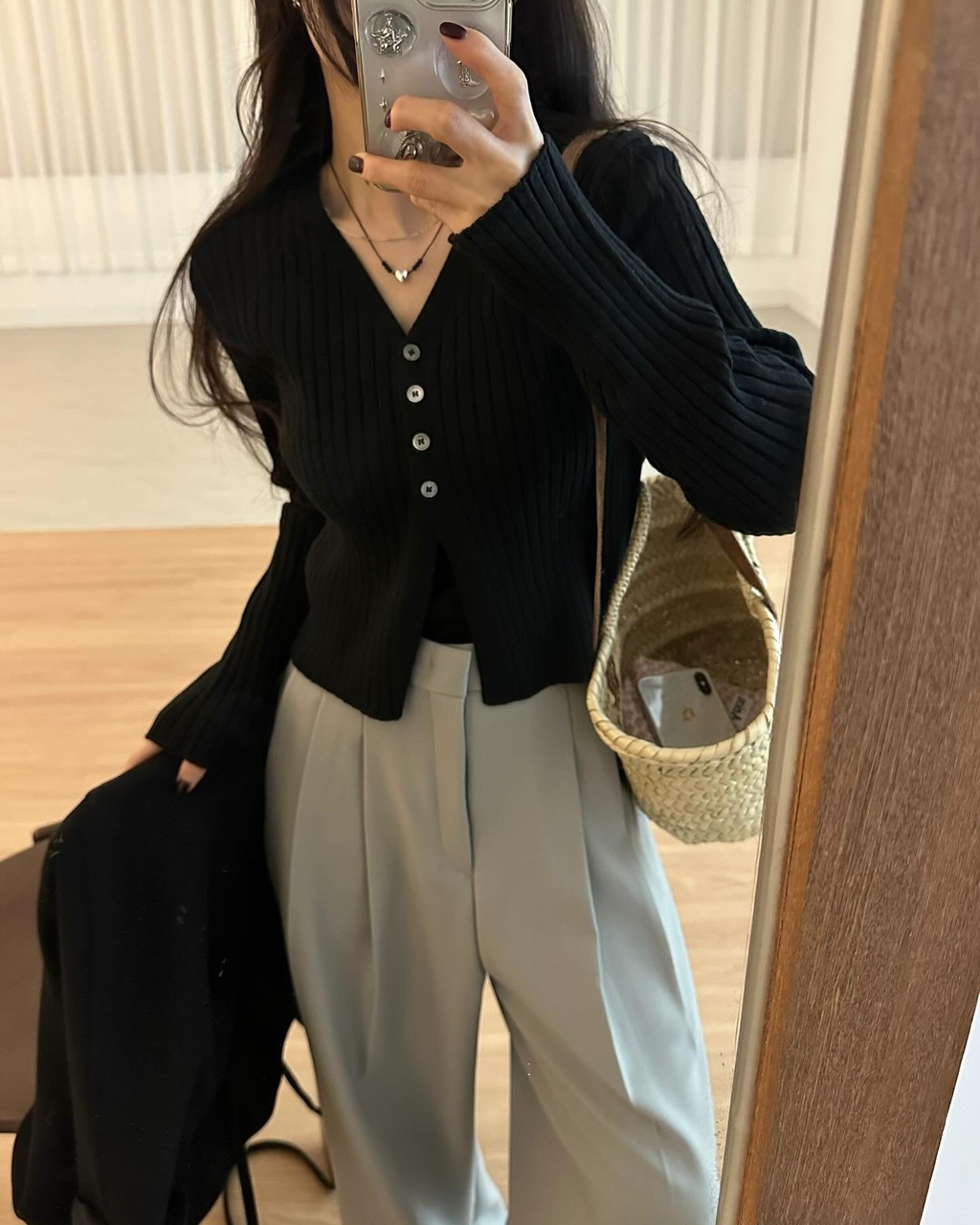 레비디 여성 스판 골지 크롭 레이어드 이너 하객룩 출근룩 오피스룩 브이넥 니트가디건 상세 이미지 5