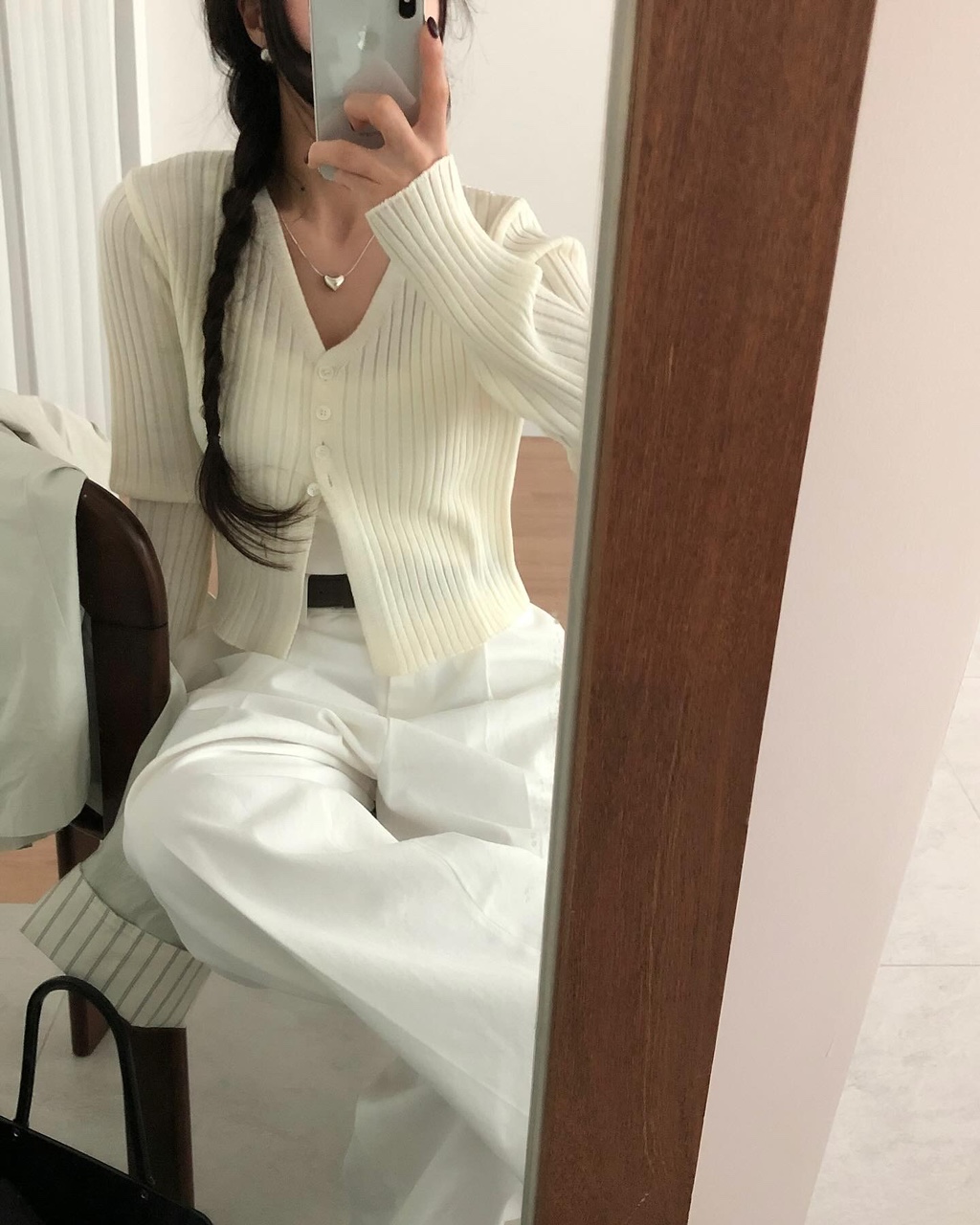 레비디 여성 스판 골지 크롭 레이어드 이너 하객룩 출근룩 오피스룩 브이넥 니트가디건 상세 이미지 20